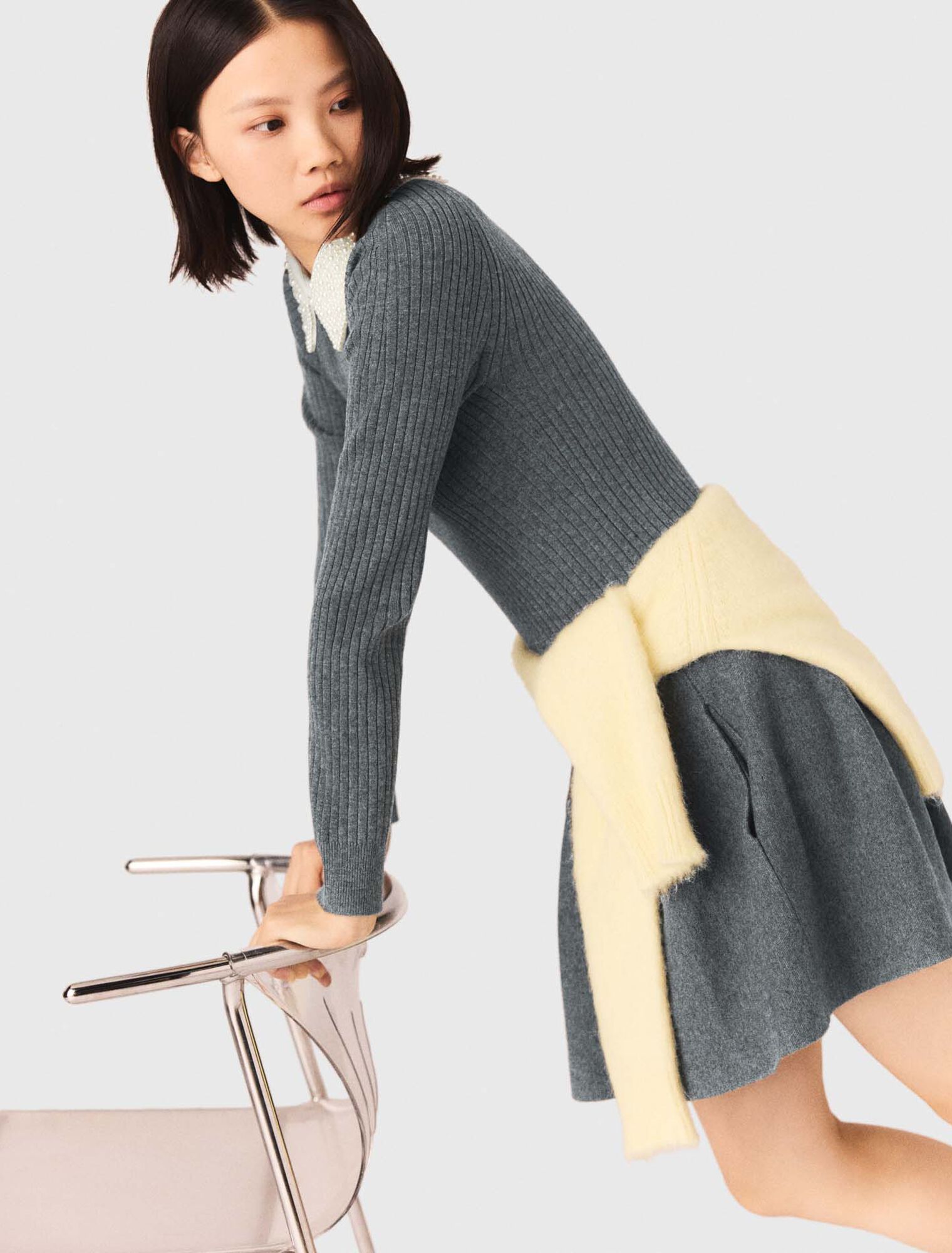 Robe courte en maille &agrave; col perl&eacute;