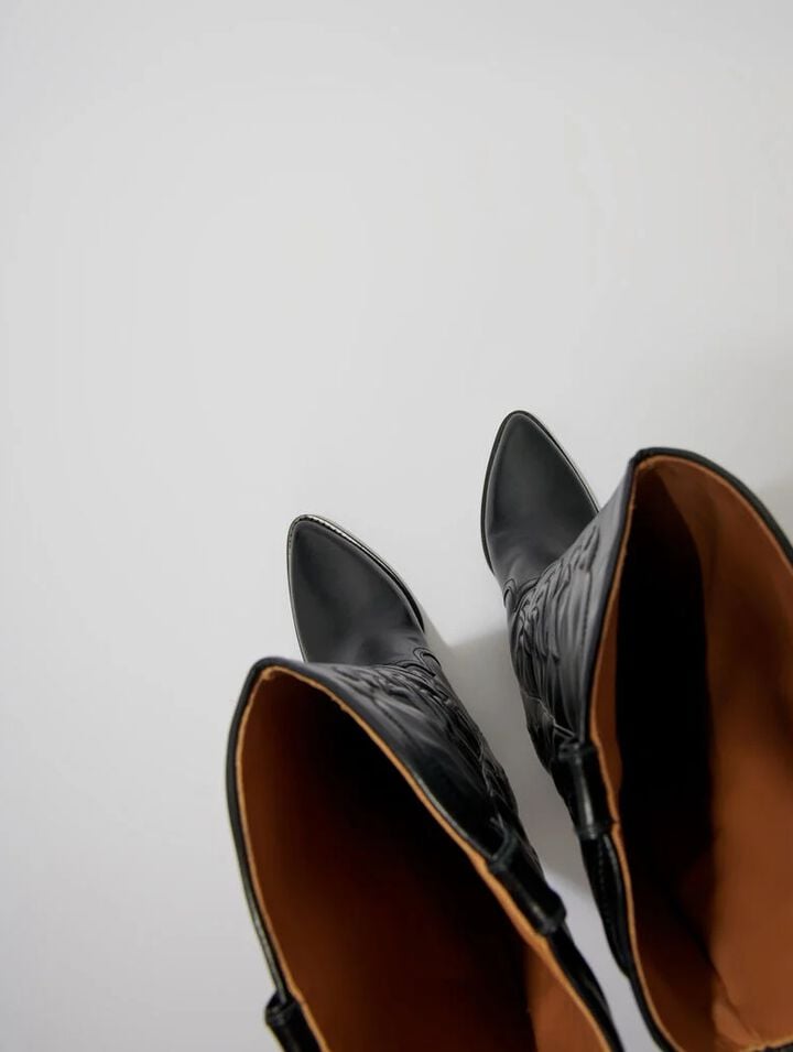 Bottes santiags en cuir lisse brodé