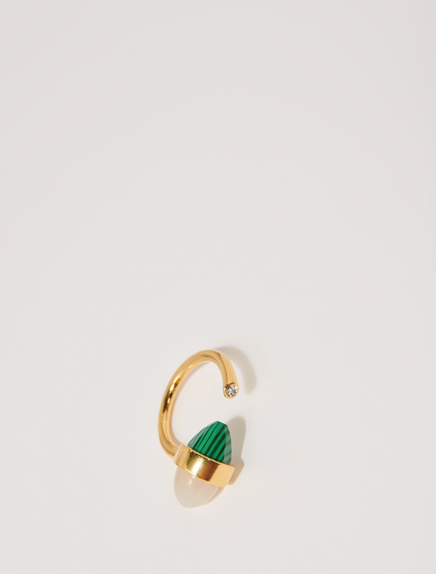 Bague ornée de pierres naturelles