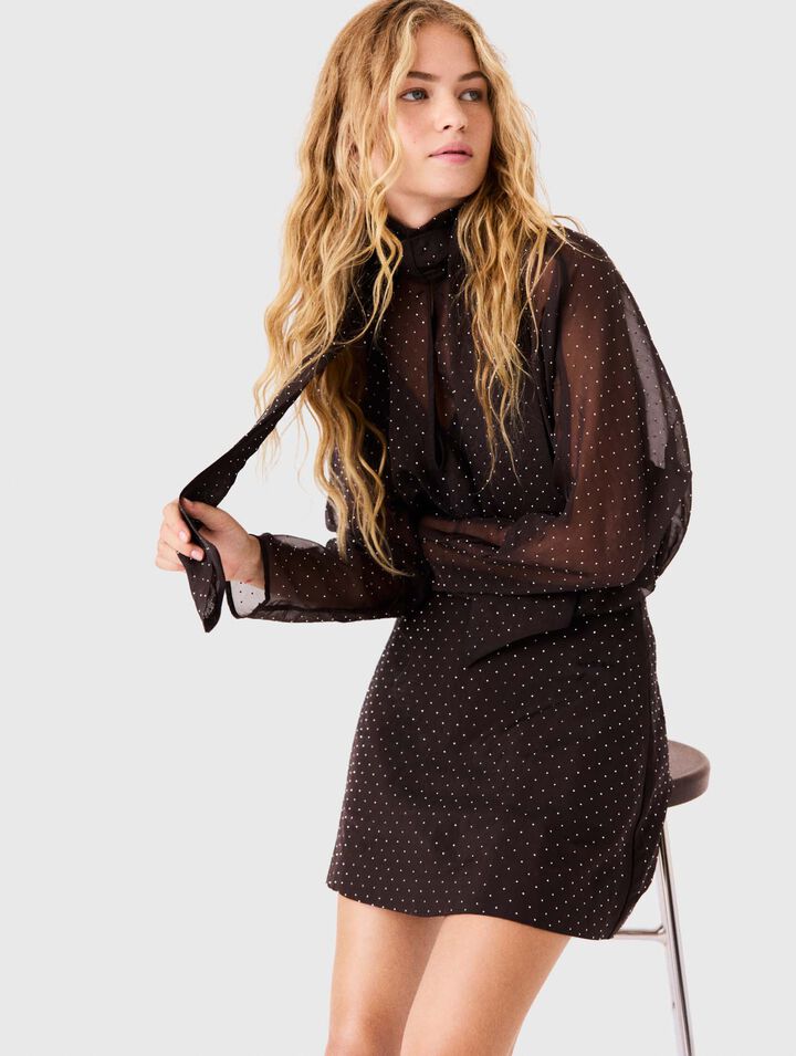 Robe courte strass&eacute;e &agrave; lavalli&egrave;re