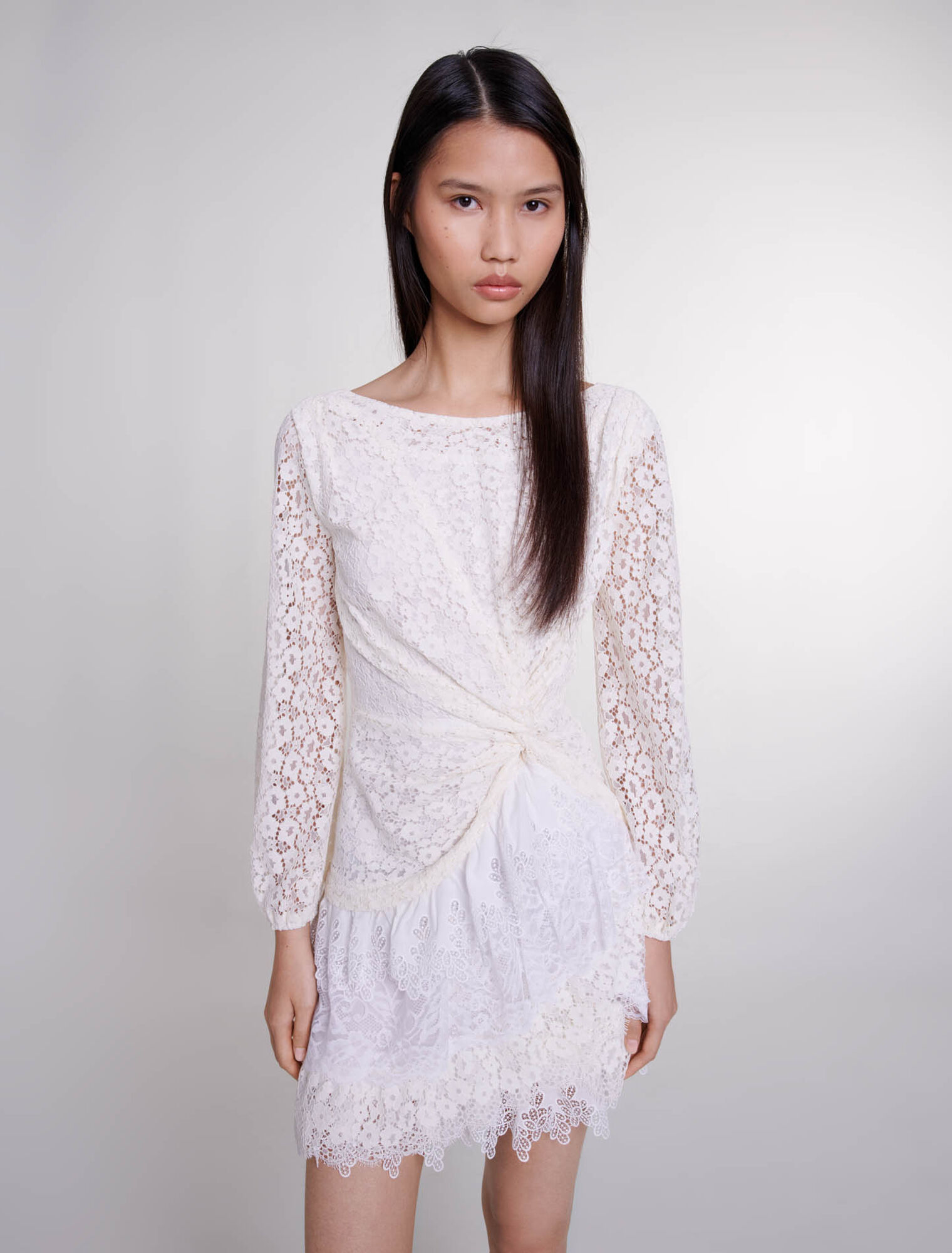 Robe drapée en dentelle