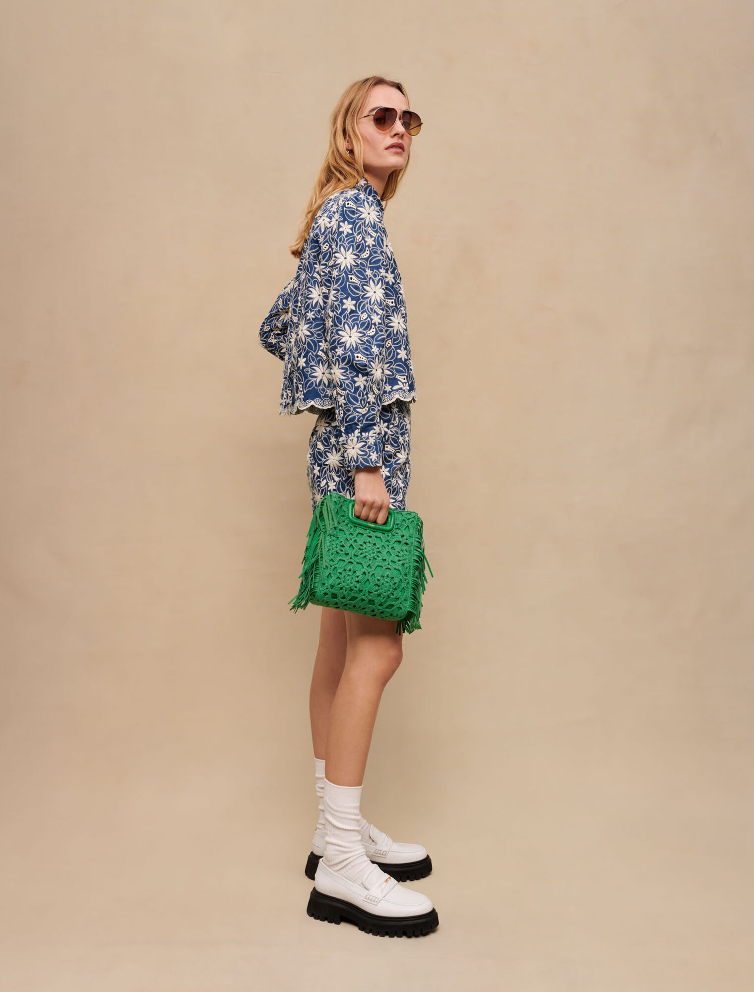 Veste courte à broderies fleuries