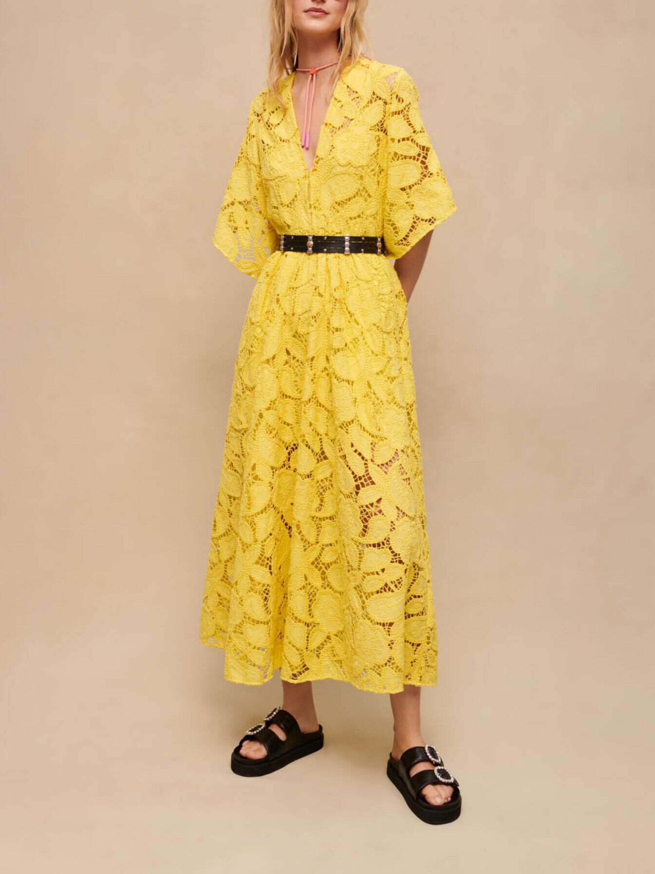 Robe longue en dentelle