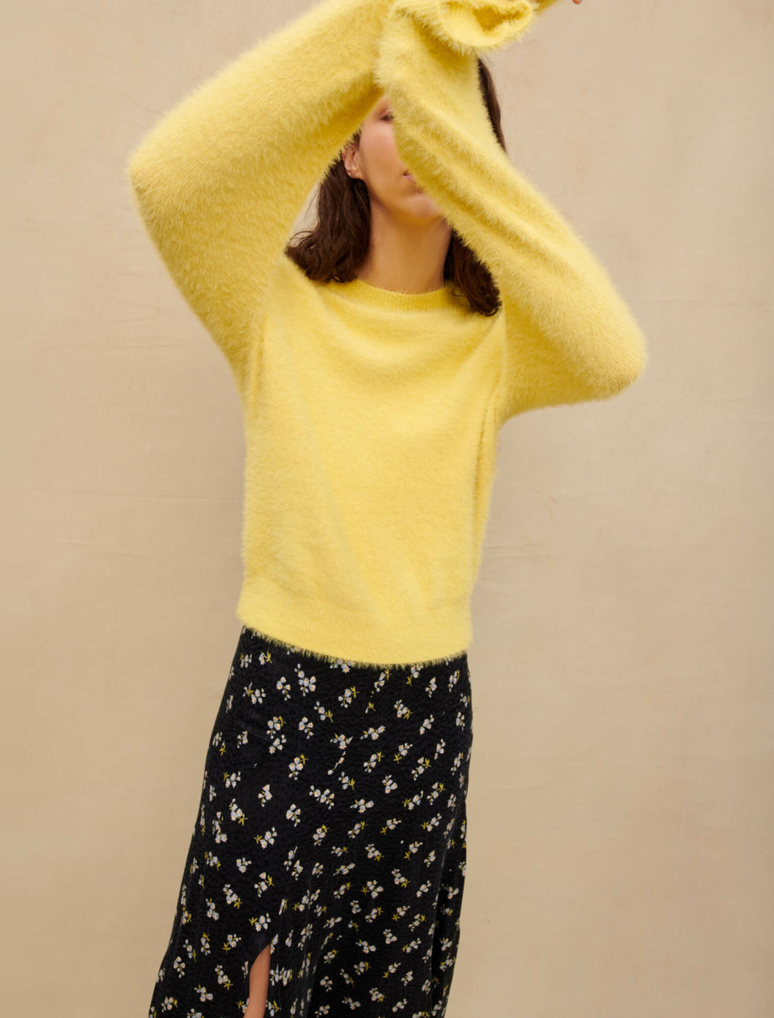Chandail col rond duveteux jaune
