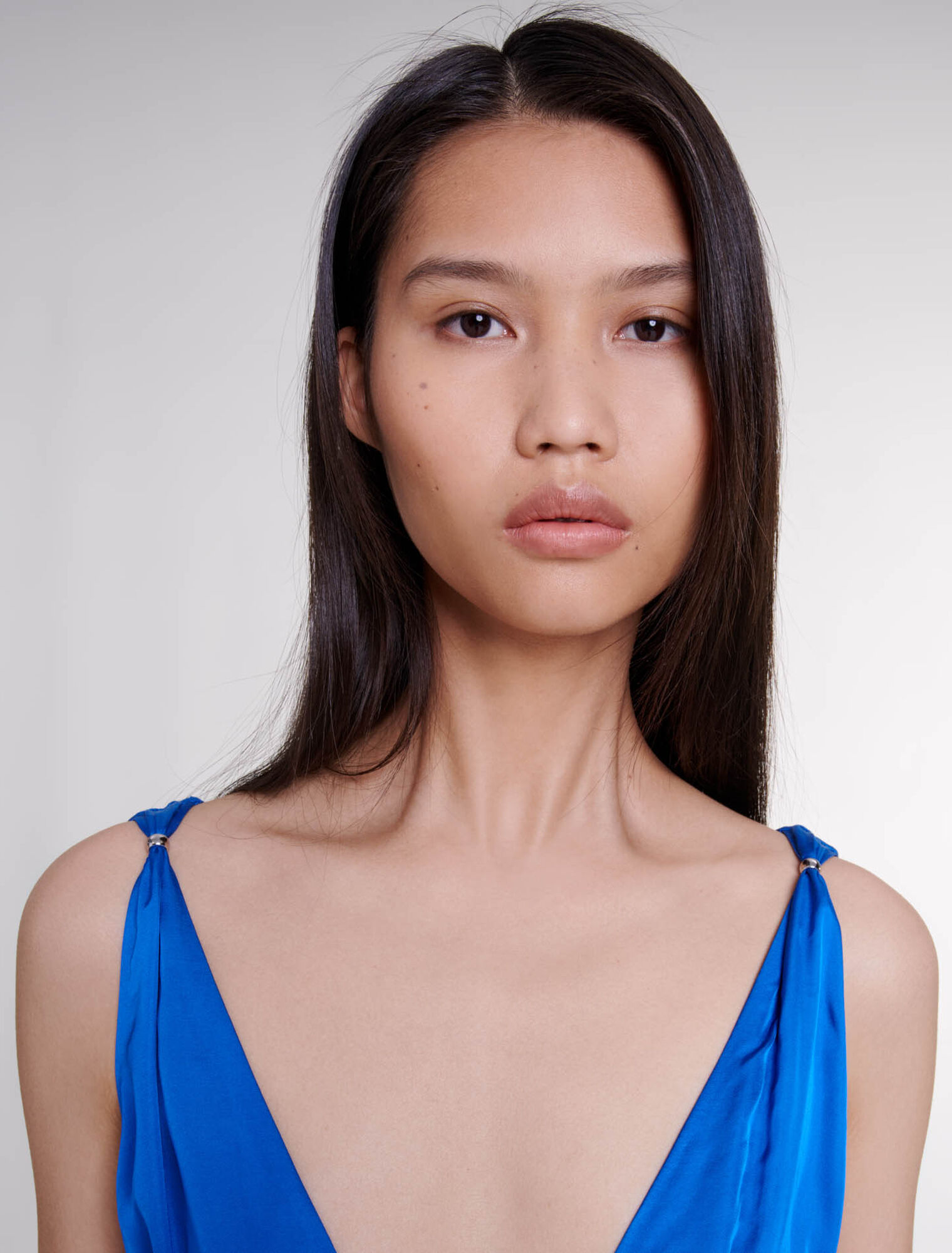 Robe satinée ajourée