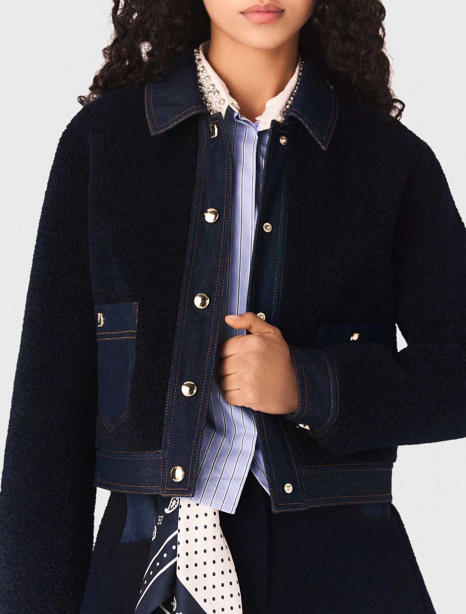 Blouson bouclette et d&eacute;tails denim