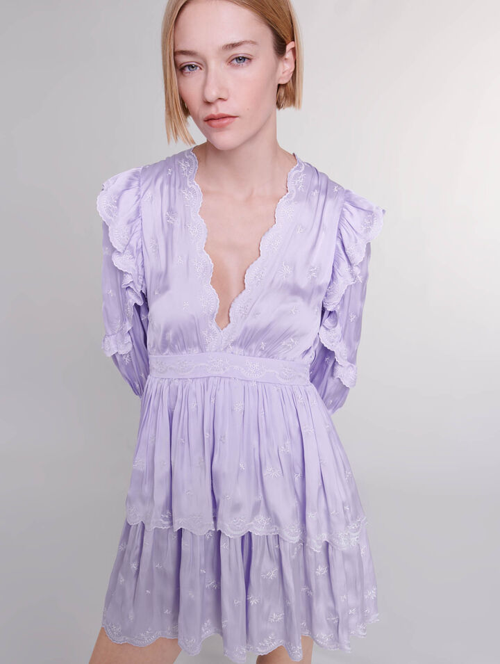 Robe courte satinée brodée