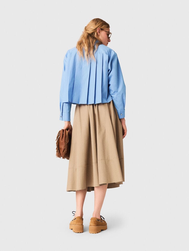 Chemise &agrave; dos pliss&eacute; et broderie