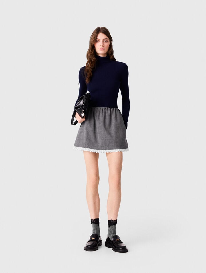 Short skirt with lace trim