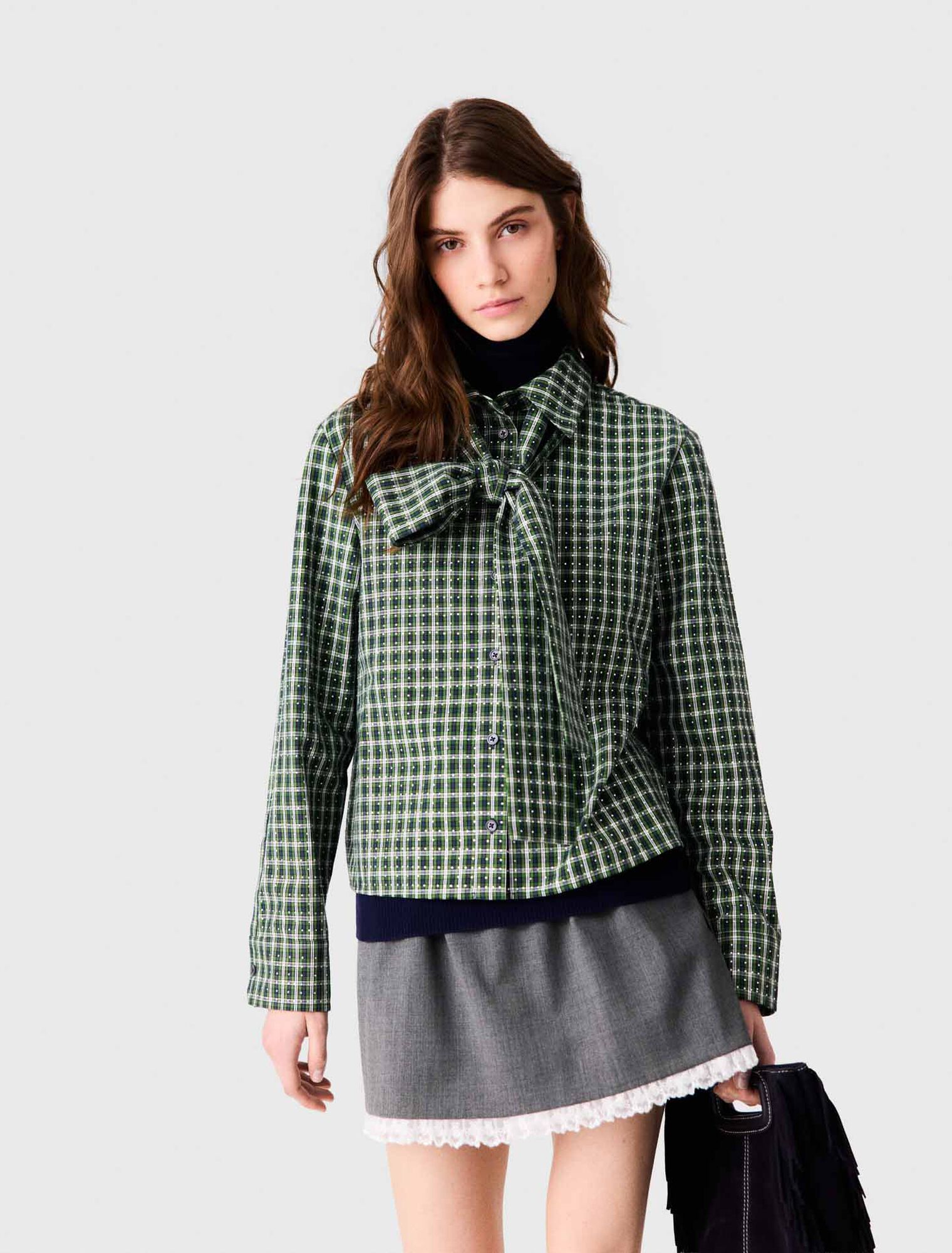 Chemise strass&eacute;e avec cravate