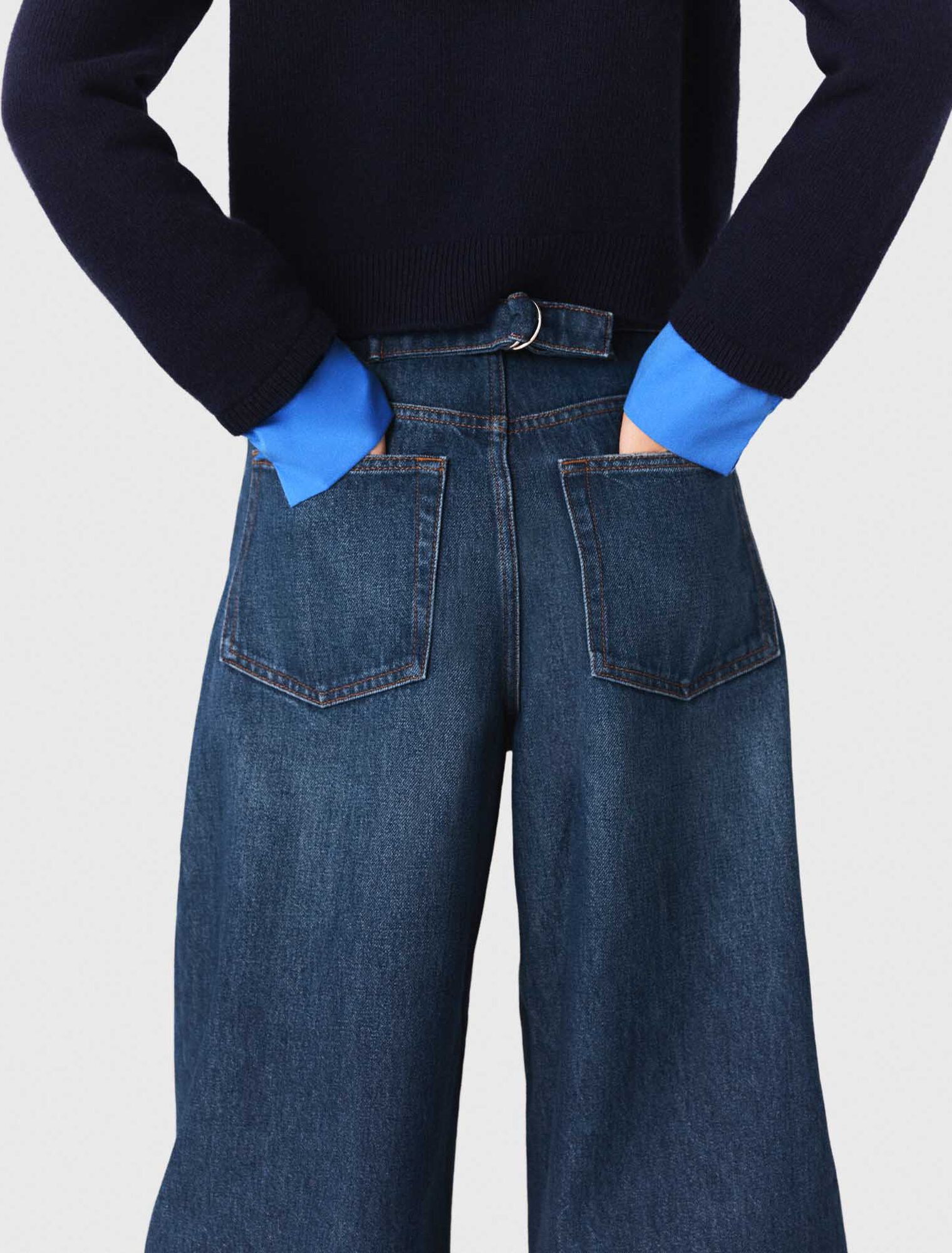 Balloon jeans with martingale