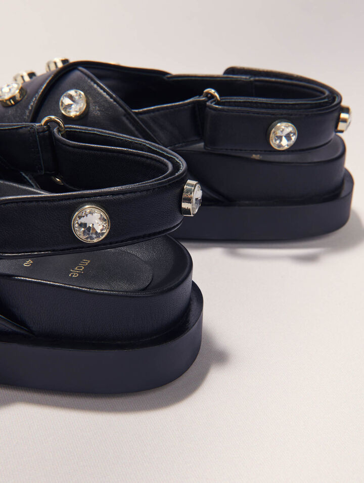 Sandales plates en cuir et strass