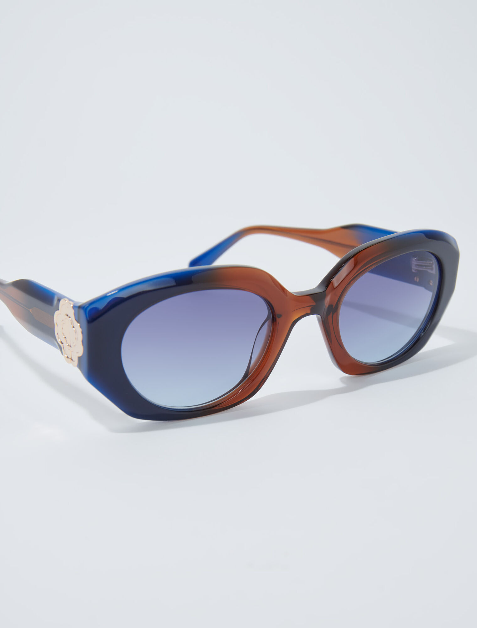 Round acetate glasses