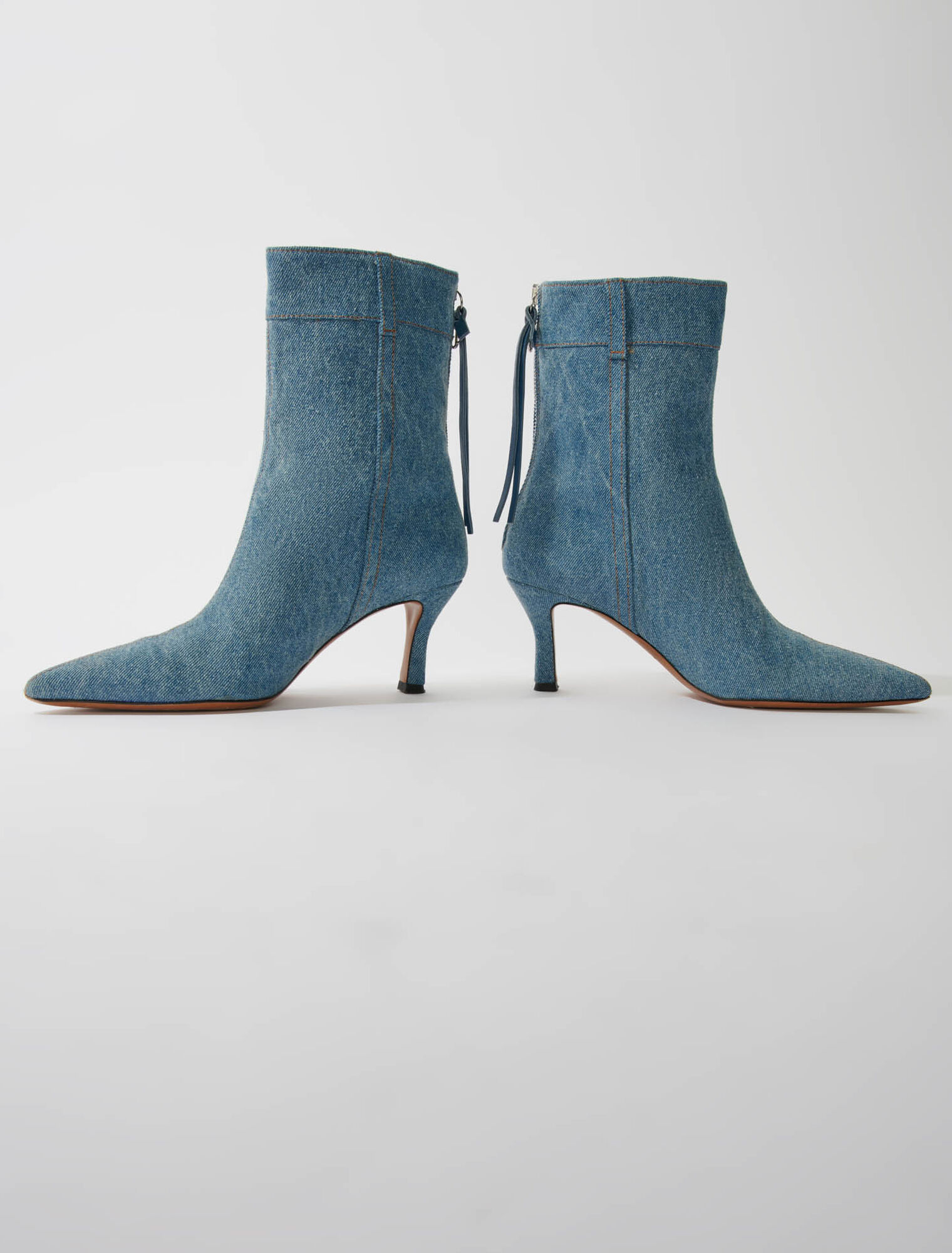 Denim boots with pointed toe