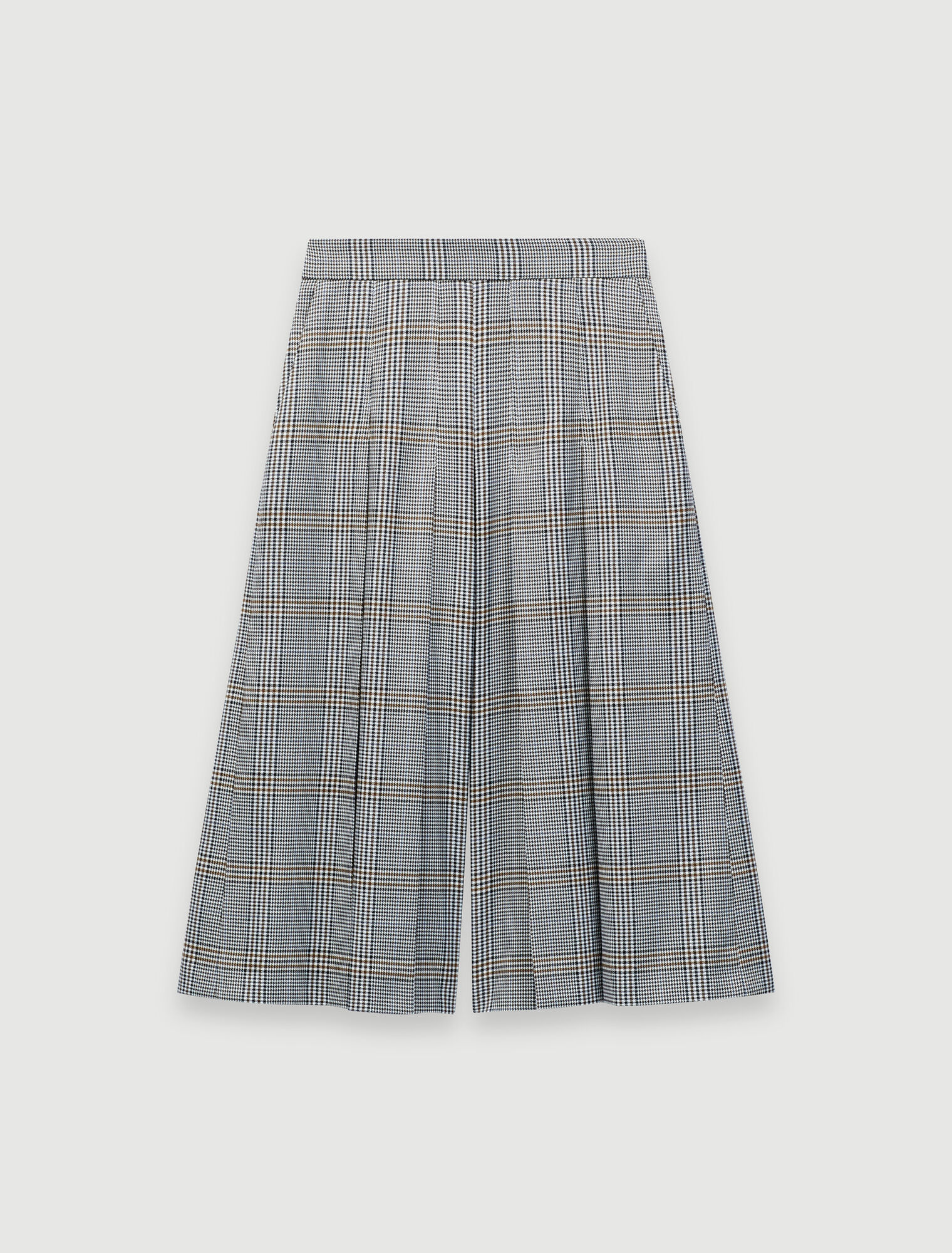 Bermuda-style checked pants