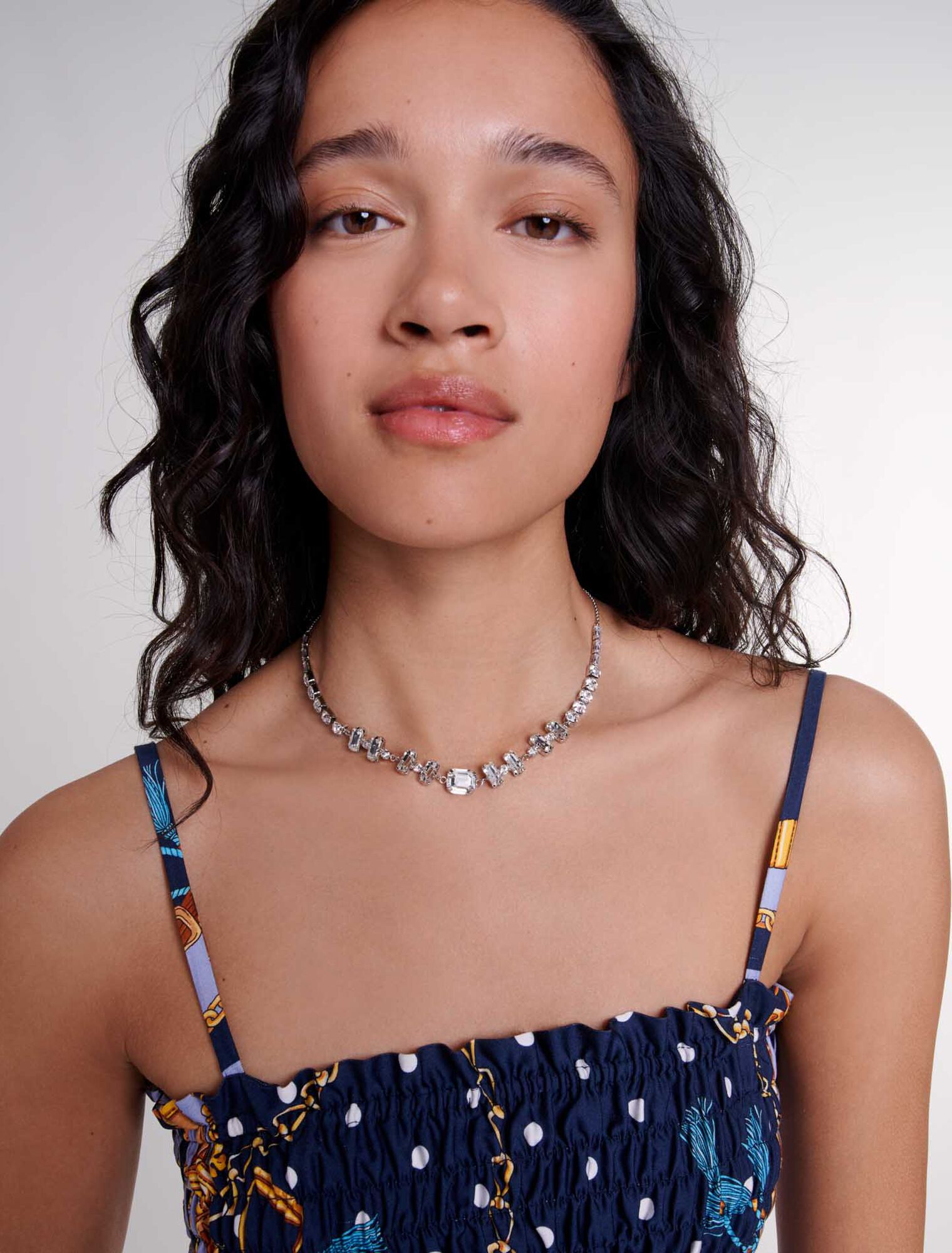 Collier chocker doré à strass
