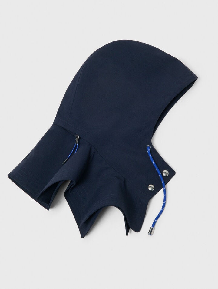 Capuche imperm&eacute;able avec cordons