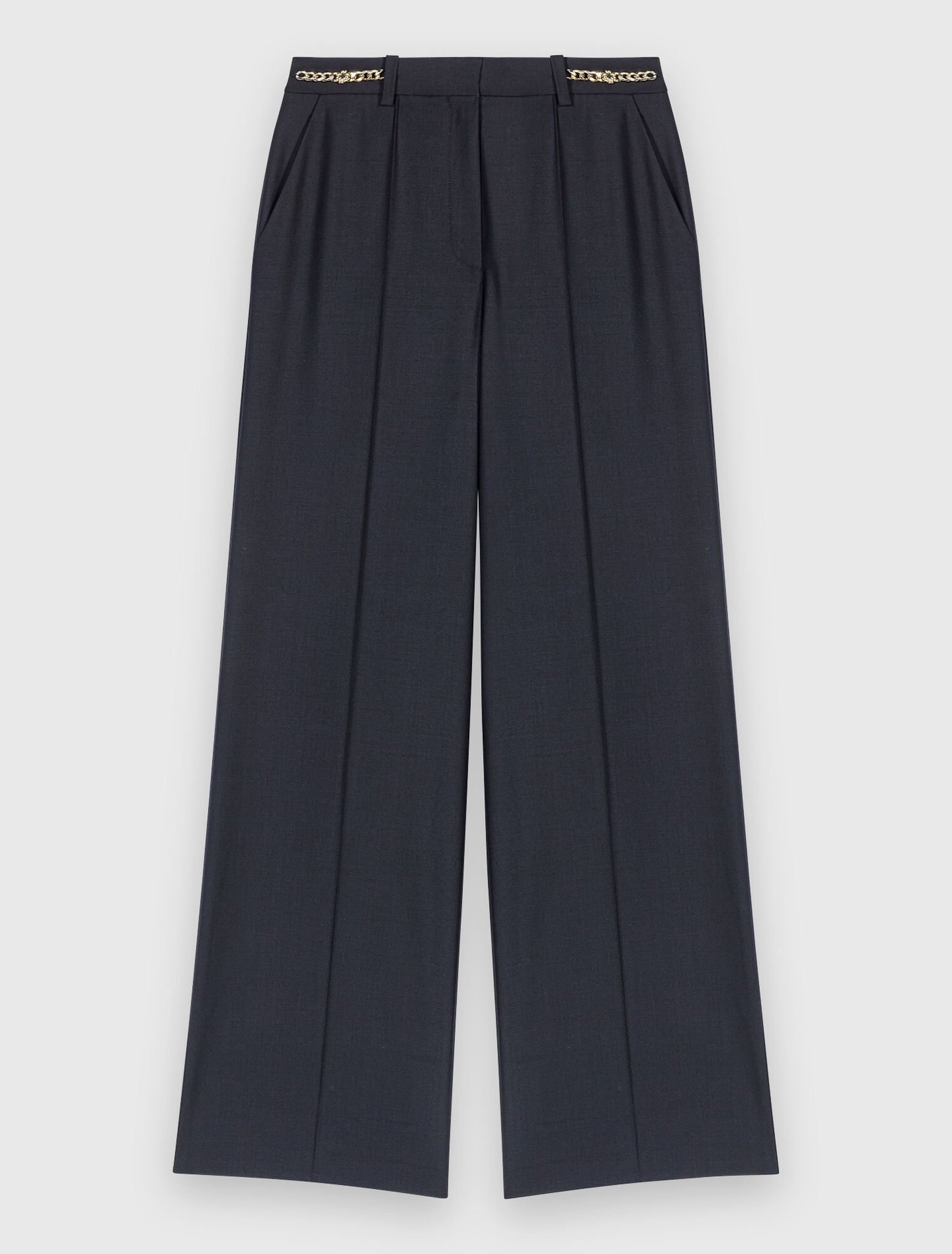 Pantalon tailleur et détails chaine