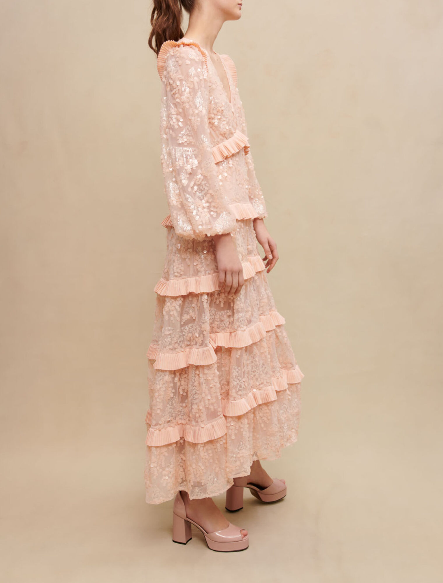 Robe longue à volants et paillettes