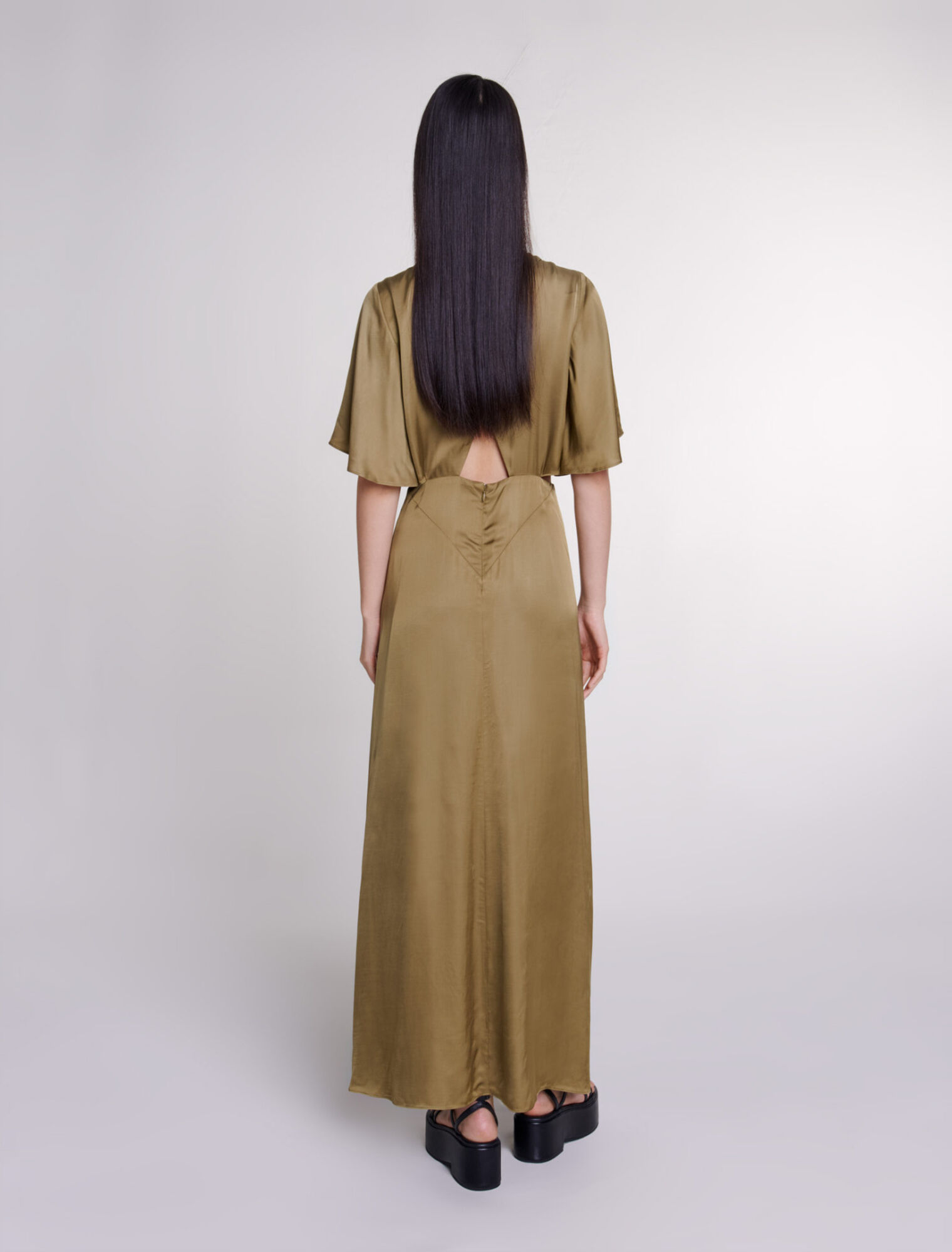 Robe longue satinée ajourée