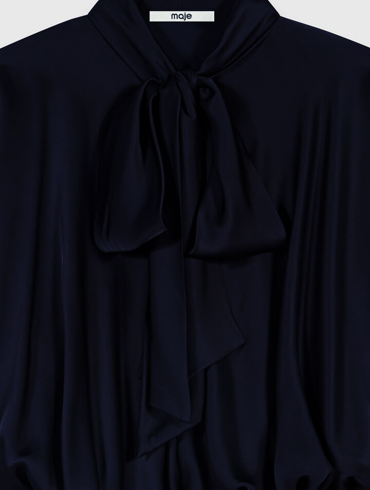 Robe courte drap&eacute;e en satin