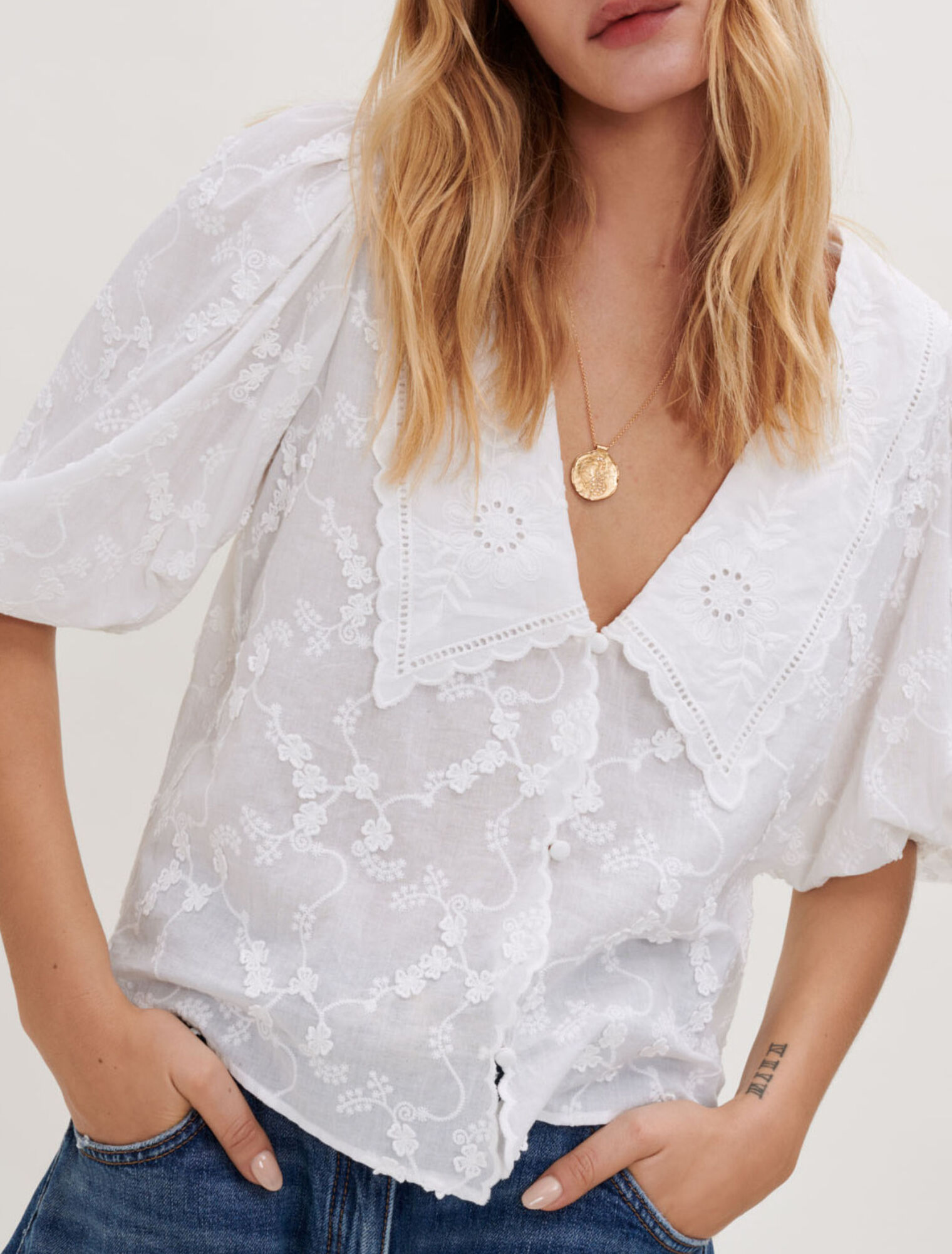 White shirt, embroidered cotton collar 