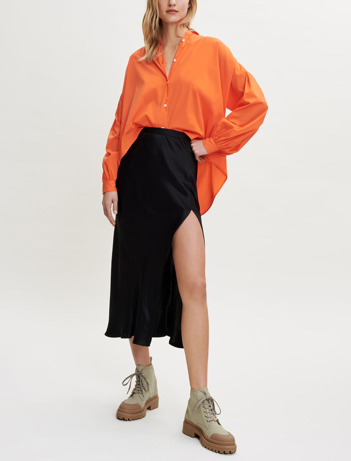 Jupe fendue en satin