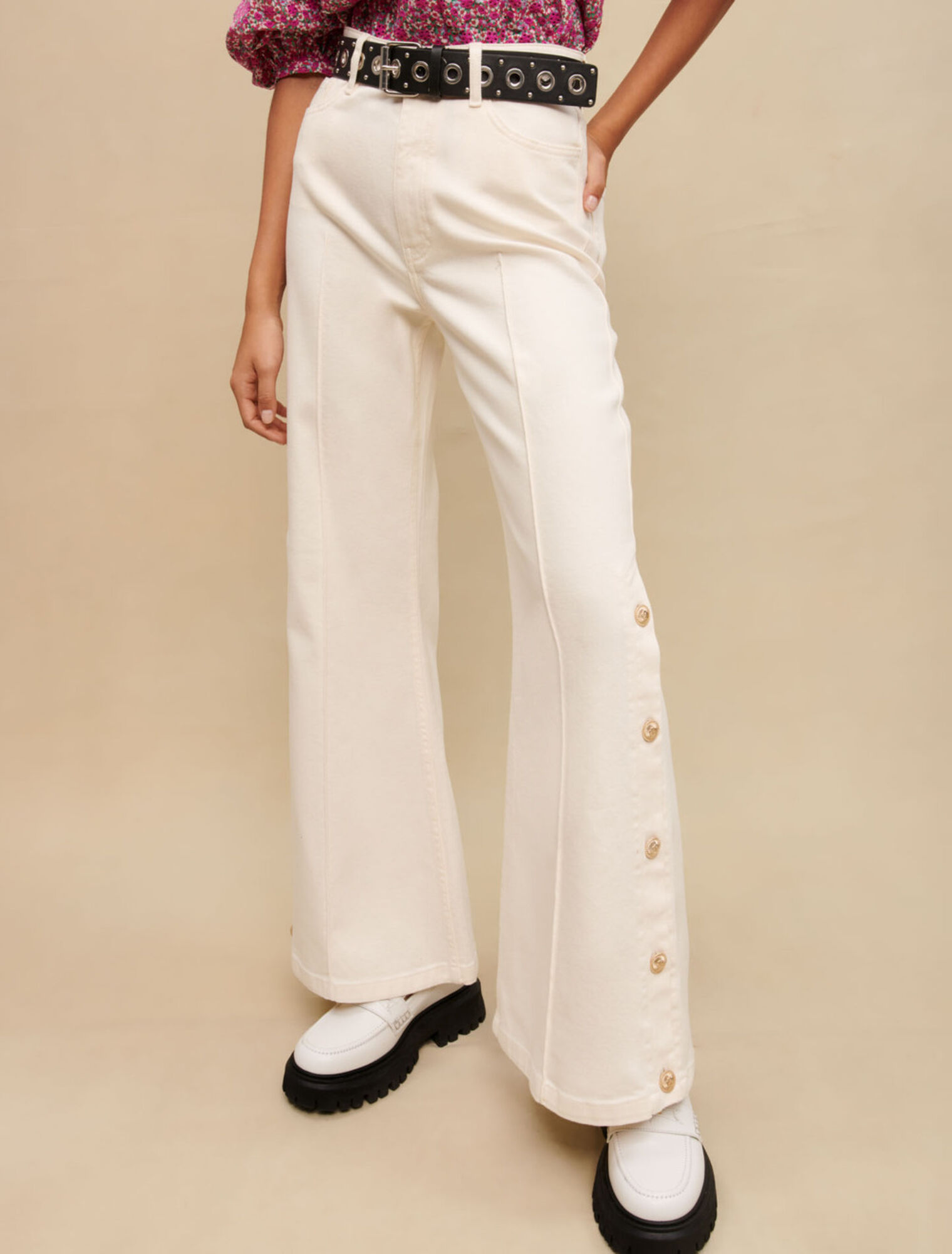Pantalon large à boutons latéraux