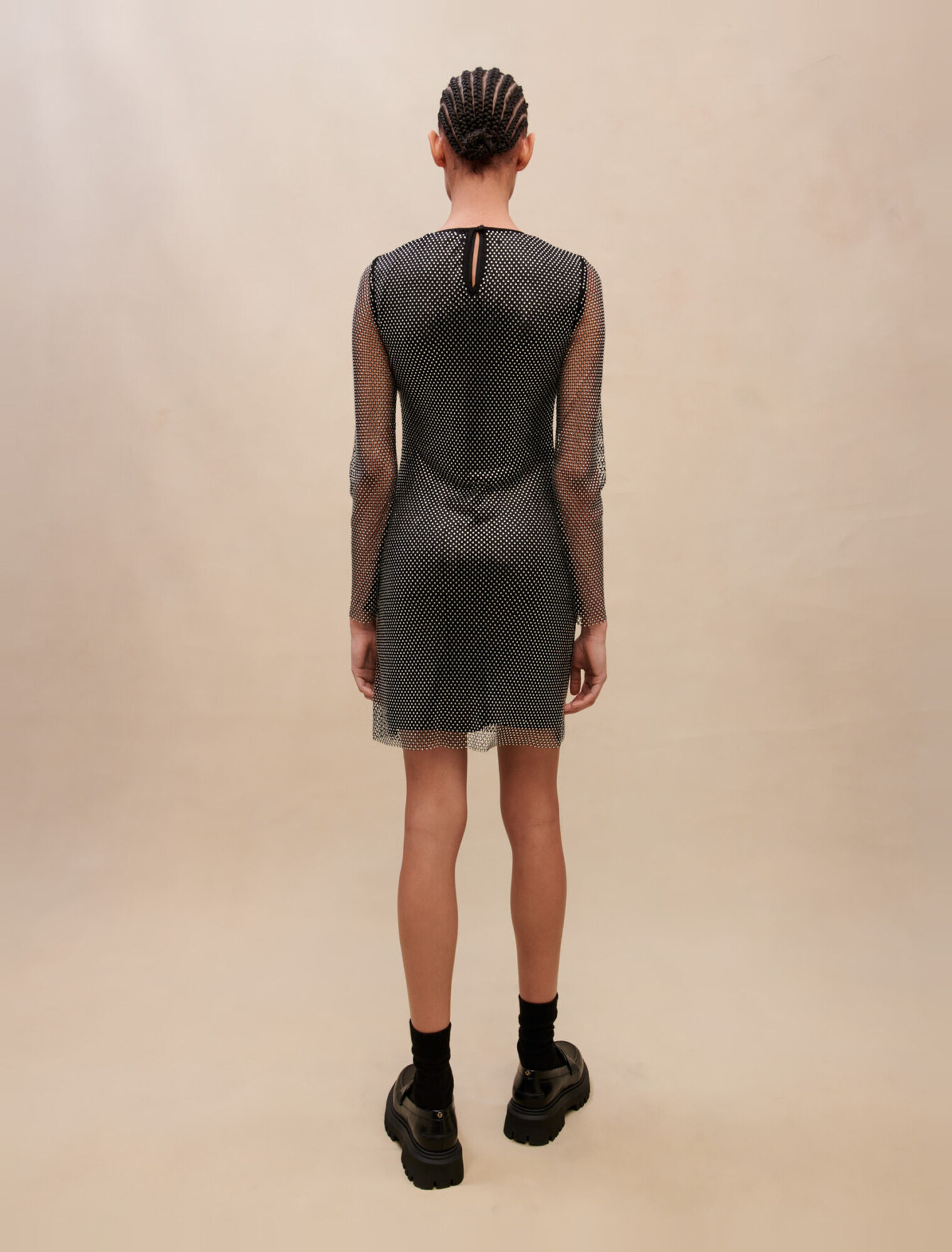 Robe courte ornée de strass