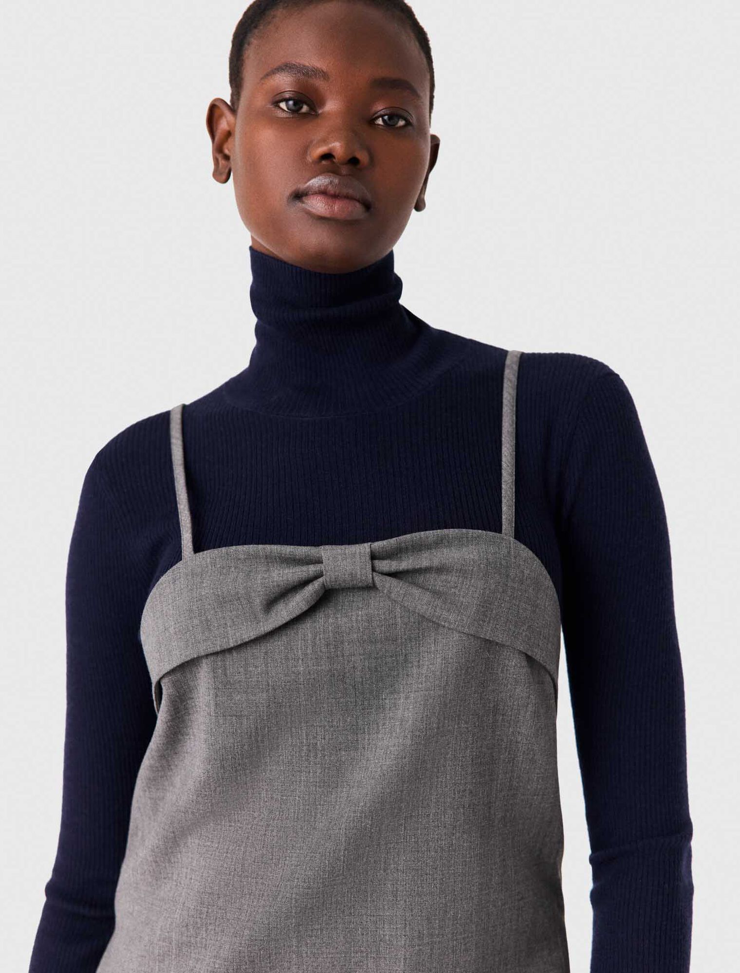Robe courte tailleur avec dentelle
