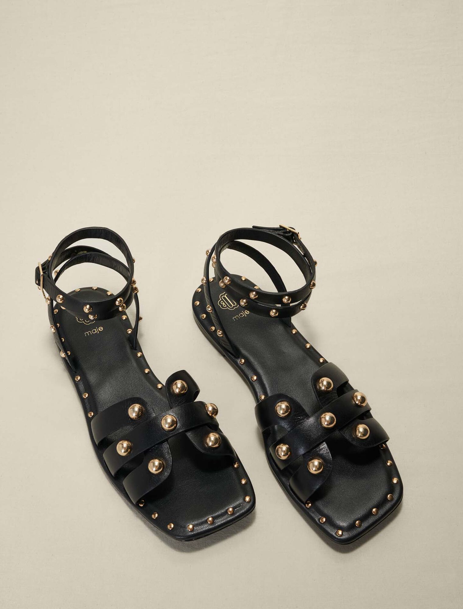 Sandales en cuir clouté