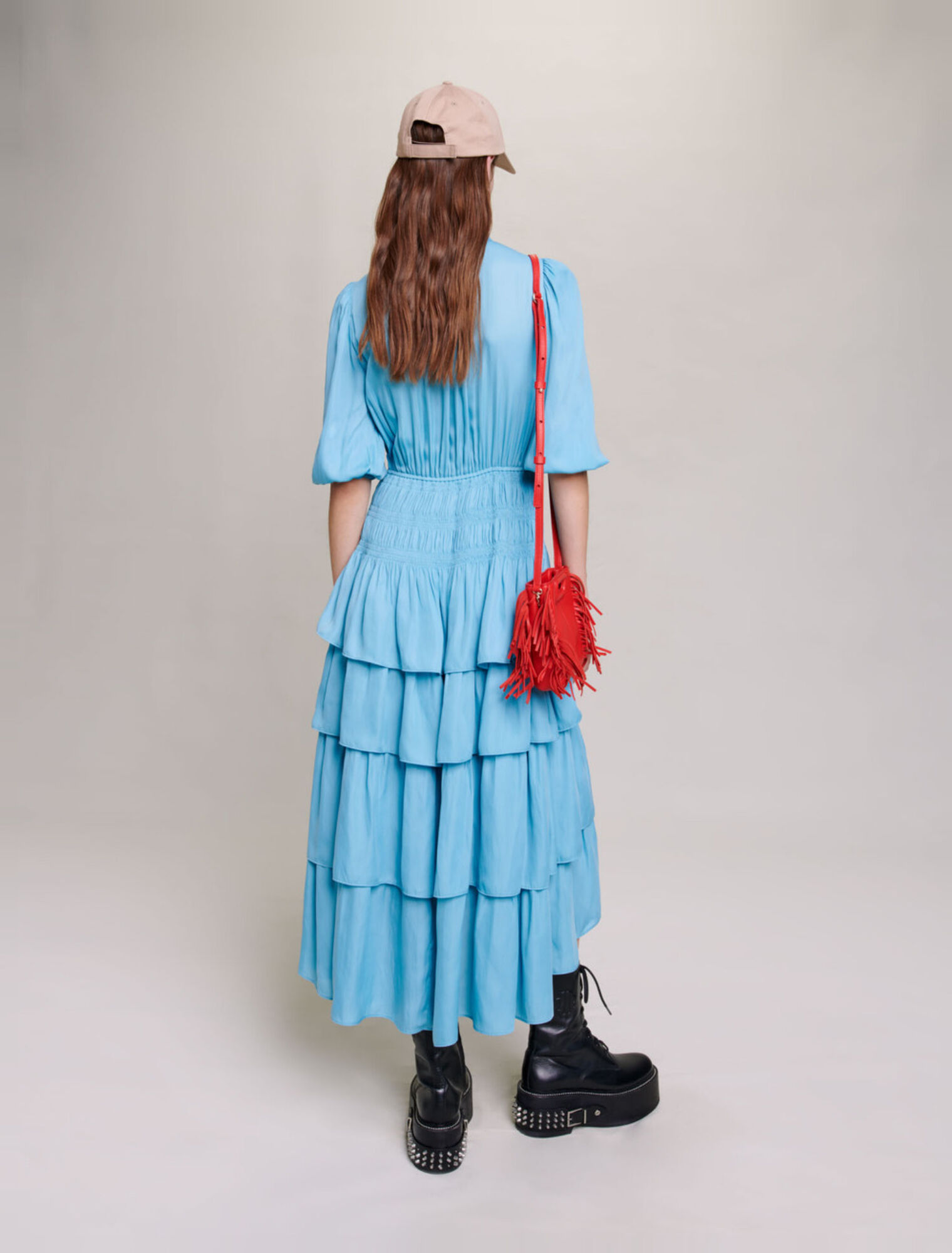 Robe longue satinée à volants