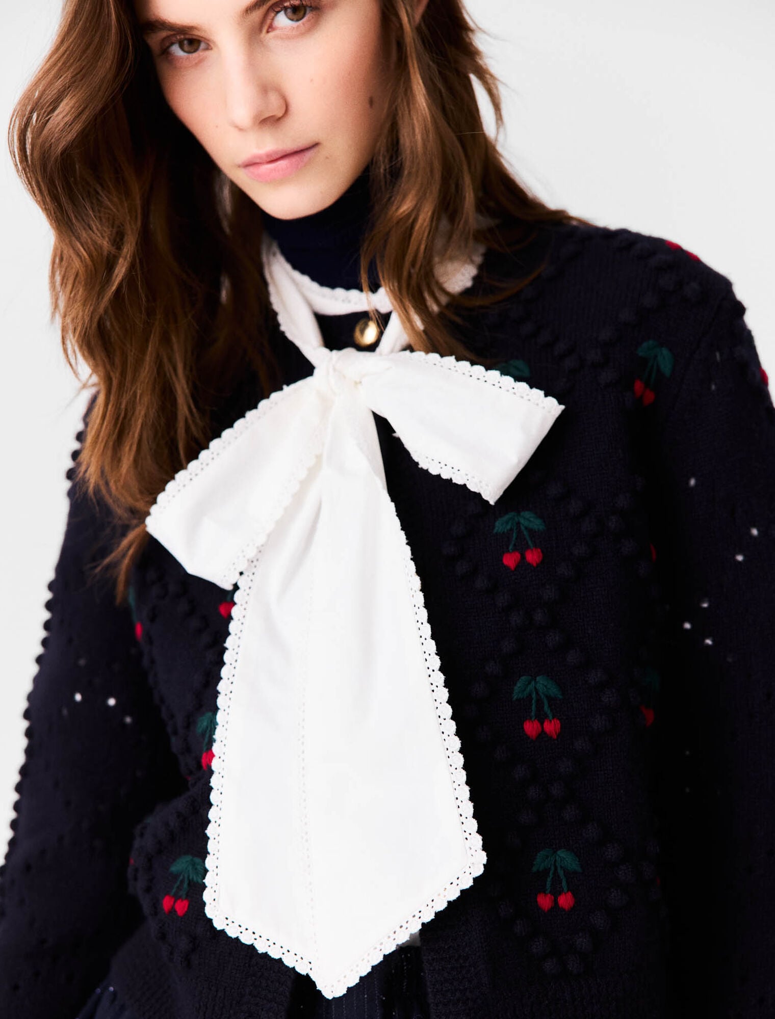 Cardigan avec cerises brod&eacute;es