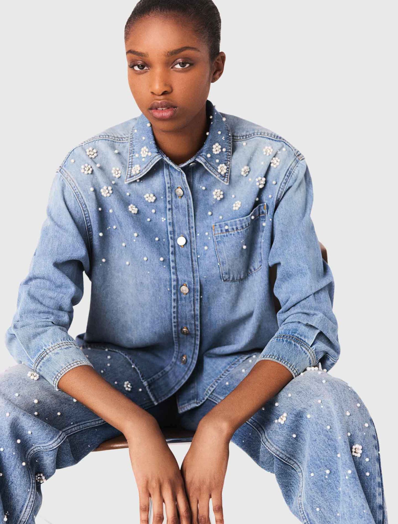 Chemise en denim à perles brodées