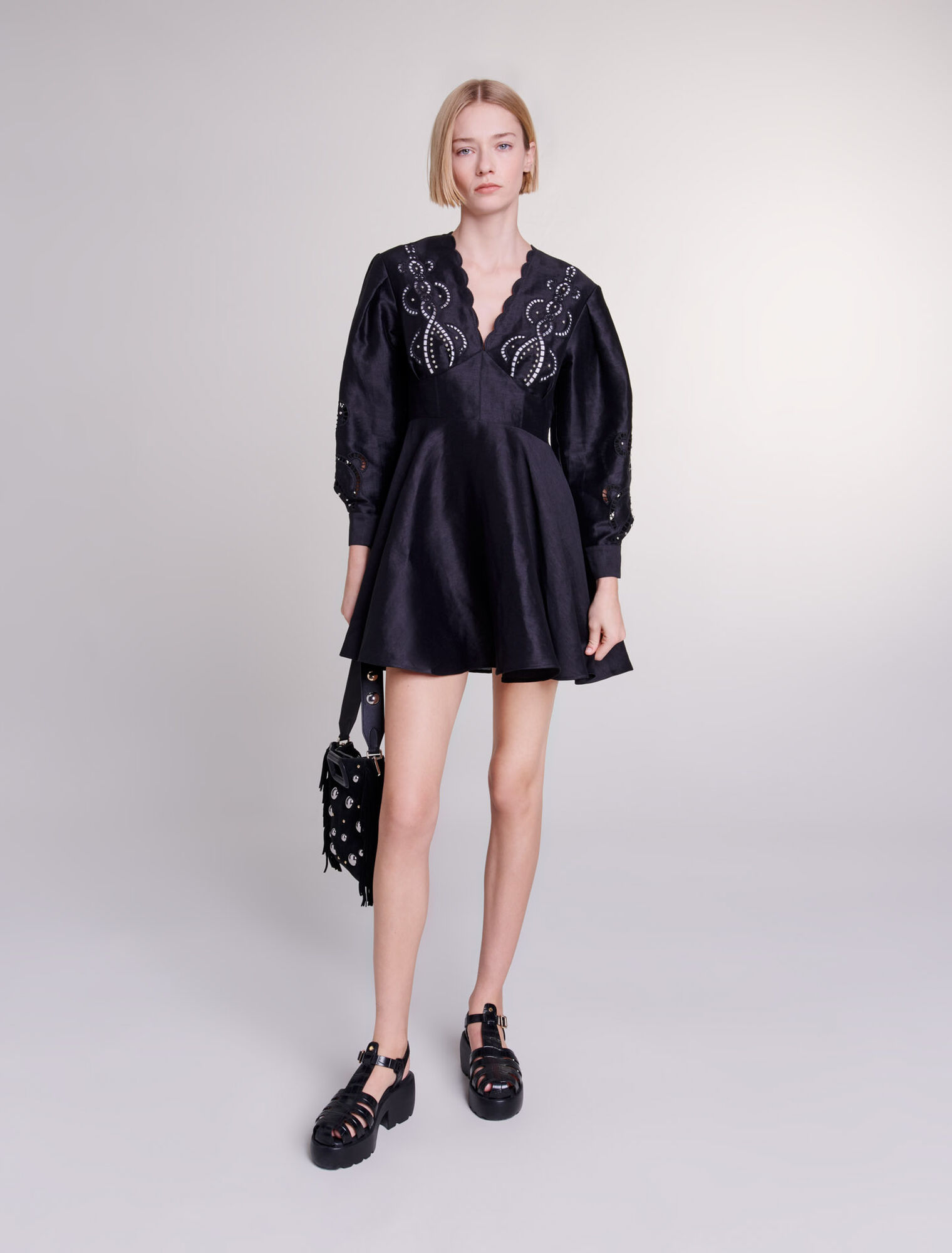 Robe courte en lin à broderies