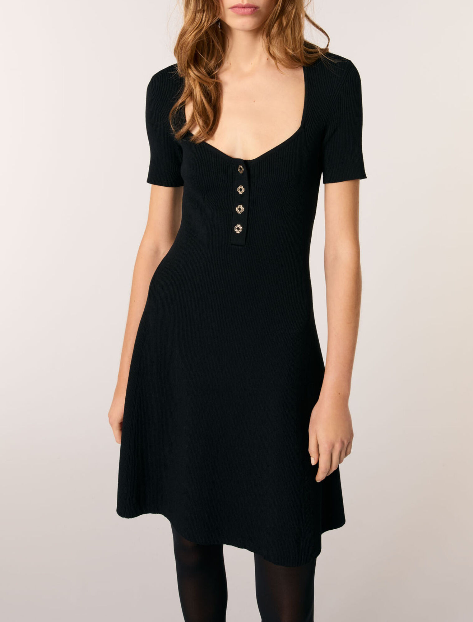 Robe courte en maille c&ocirc;tel&eacute;e