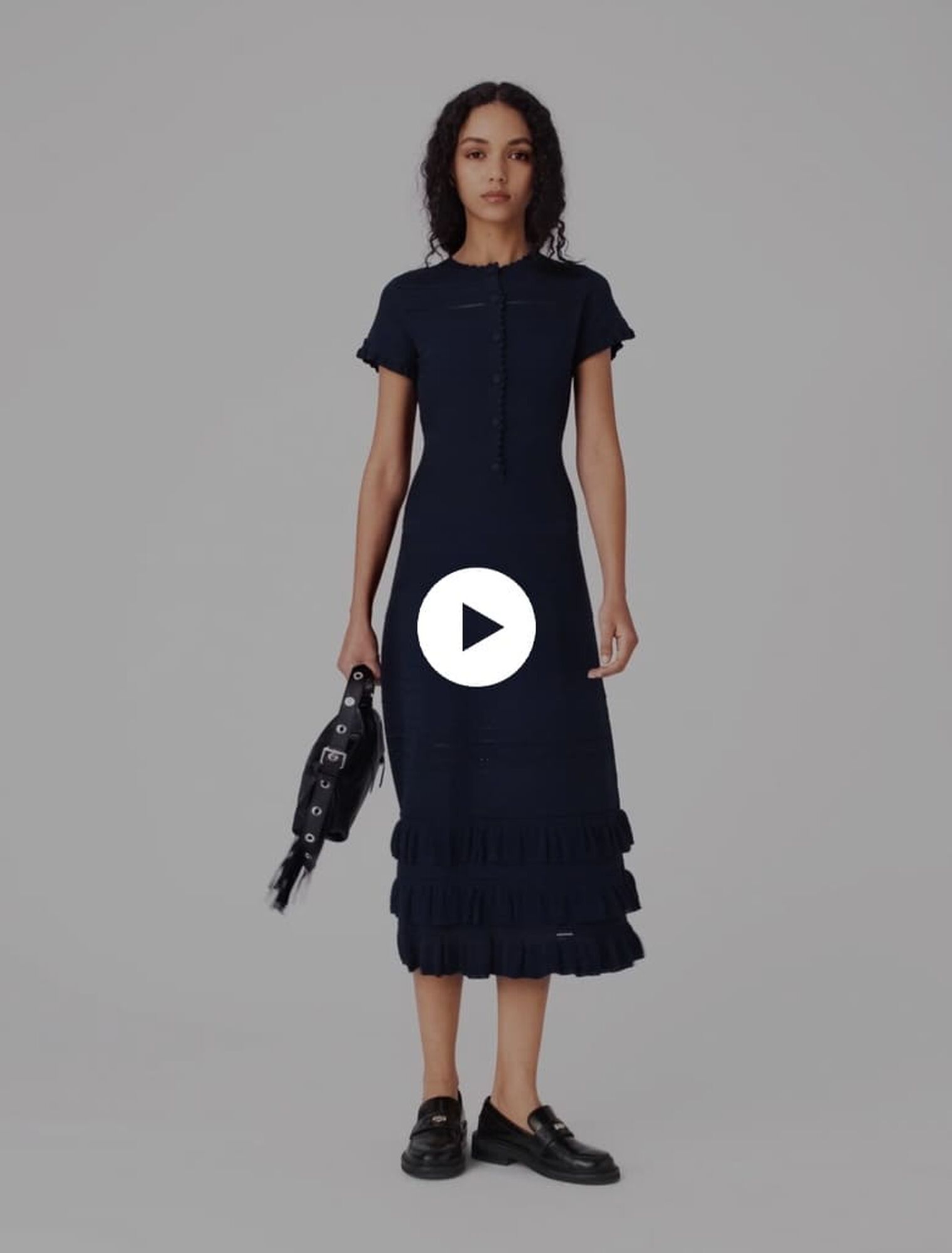 Robe longue en maille avec volants