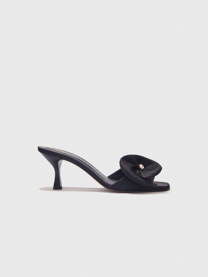 Mule en textile avec fleur satinée