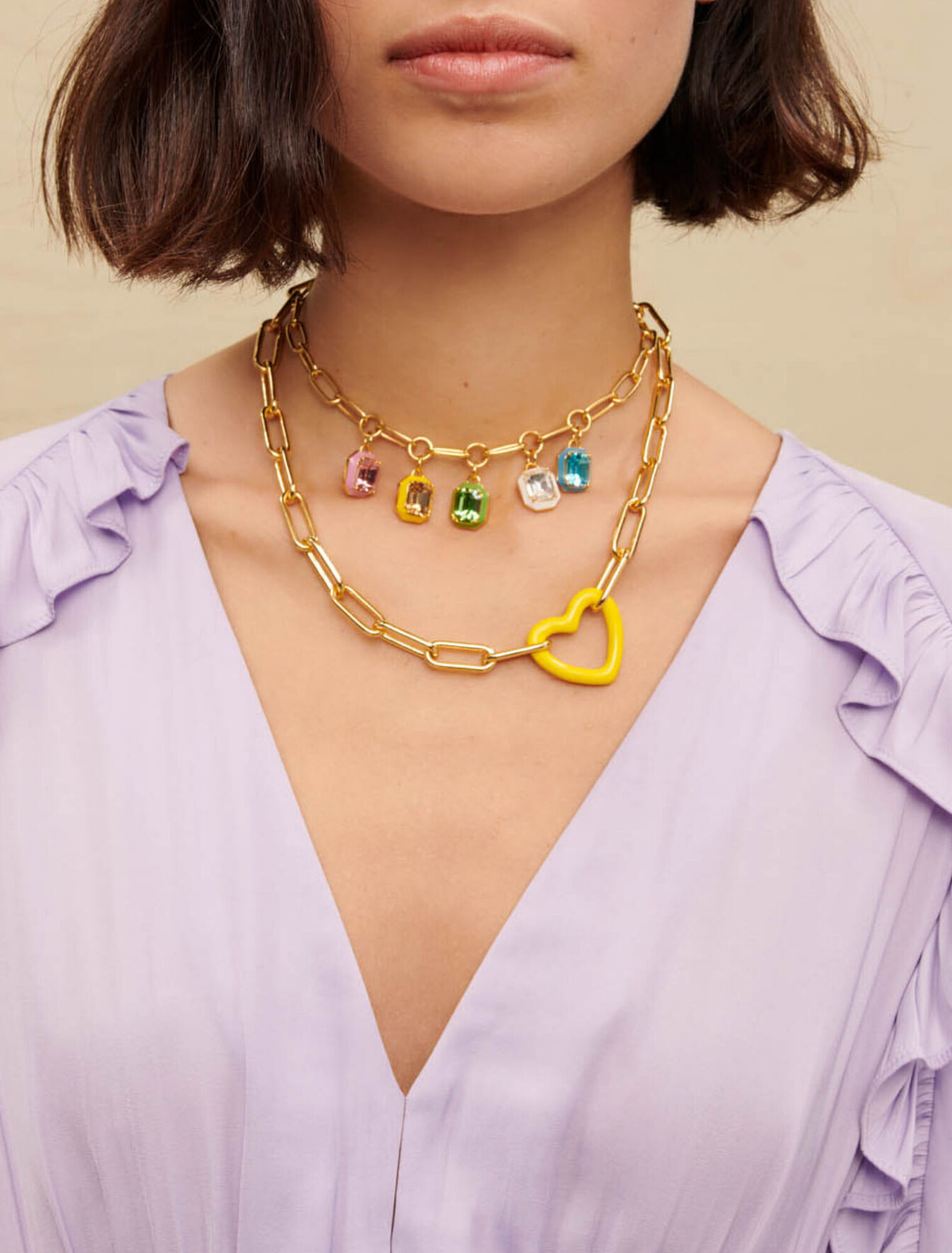 Robe courte satinée à volants