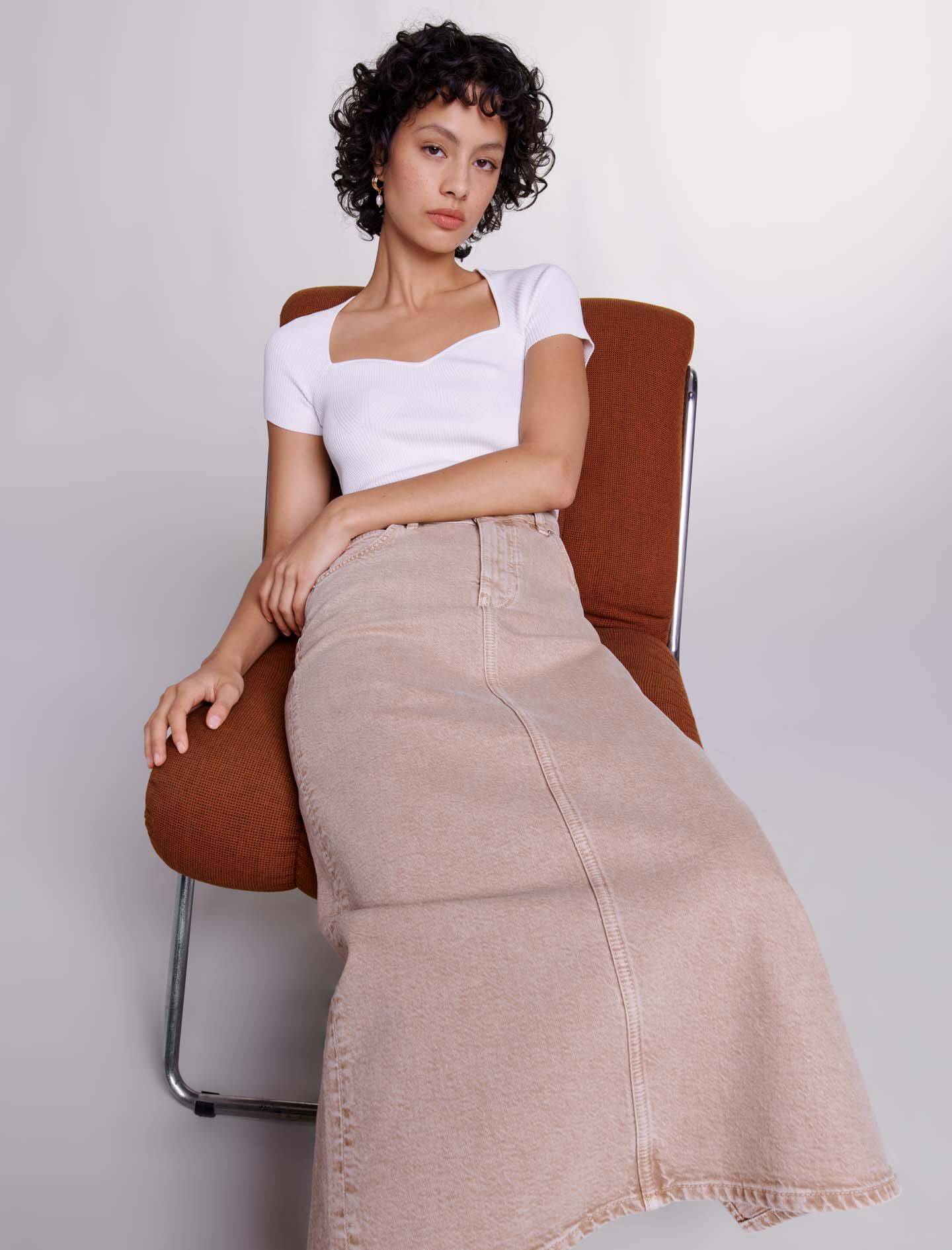 【I AM MARI】Kissing Silt Long Skirt Floral print maxi skirt Black / Gray For Women | Maje