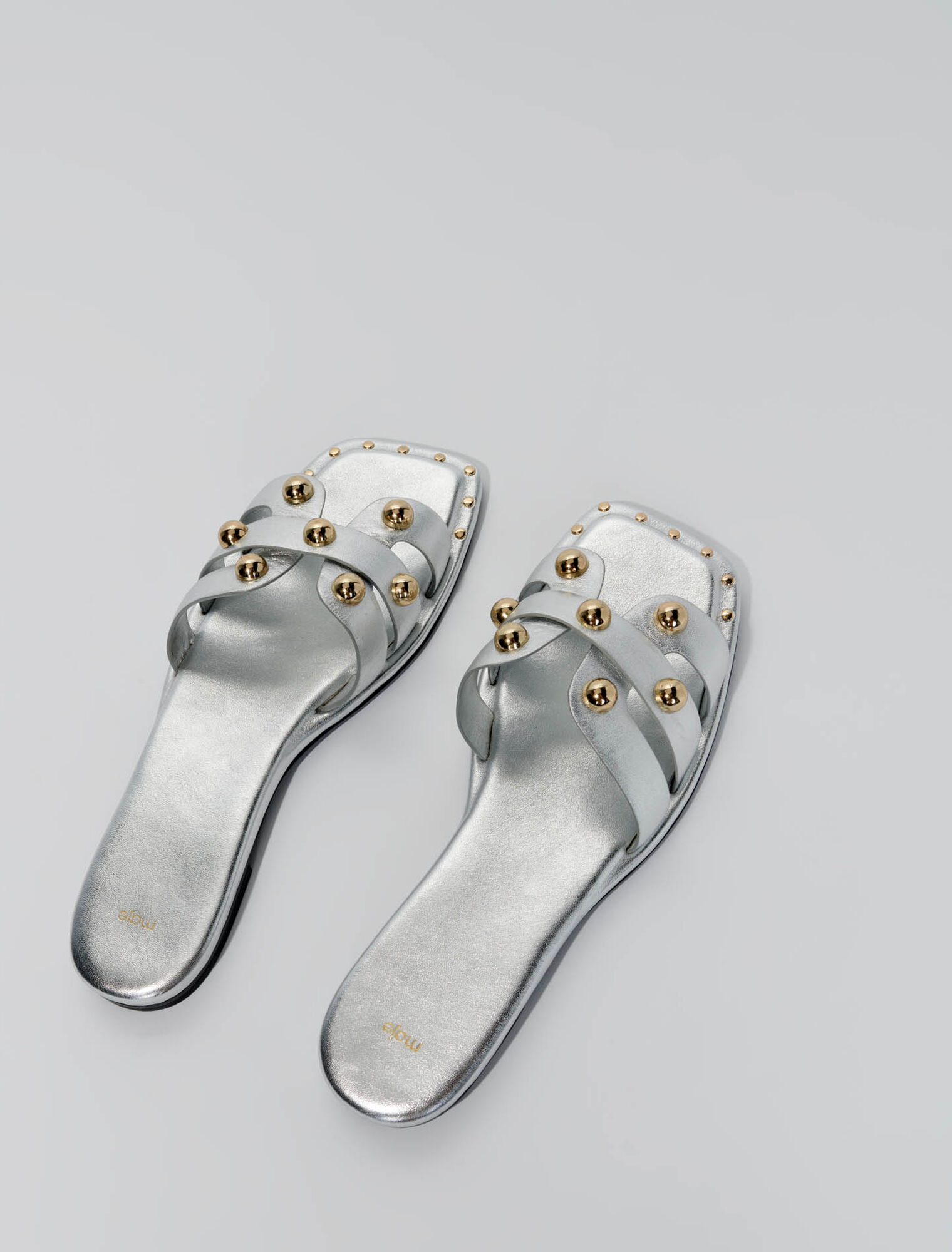 Mules en cuir ornées de studs