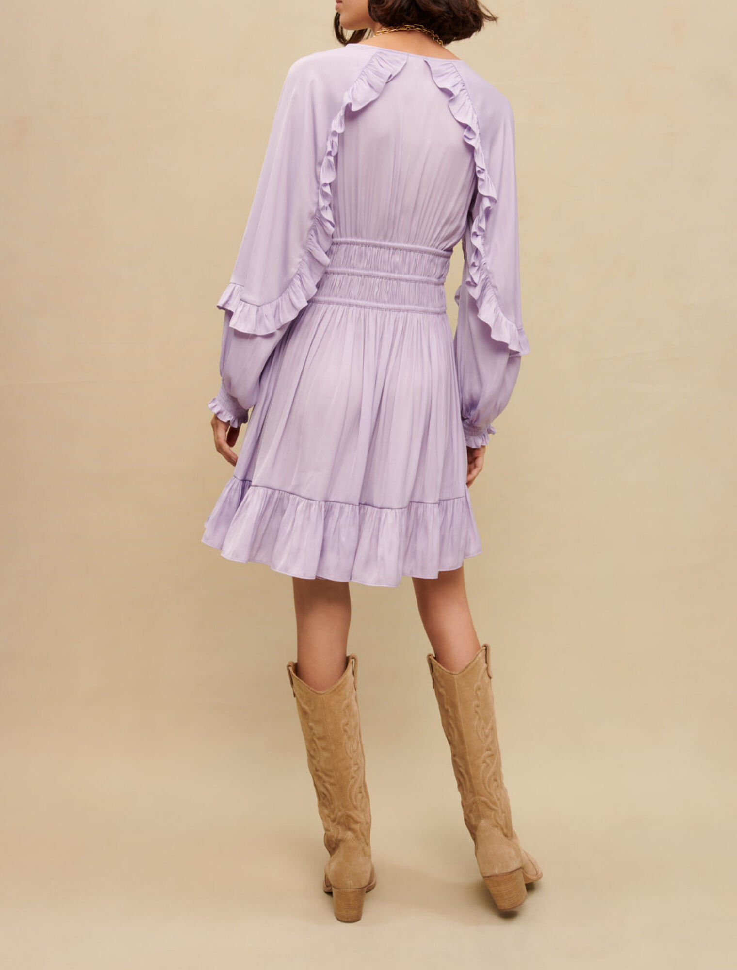 Robe courte satinée à volants