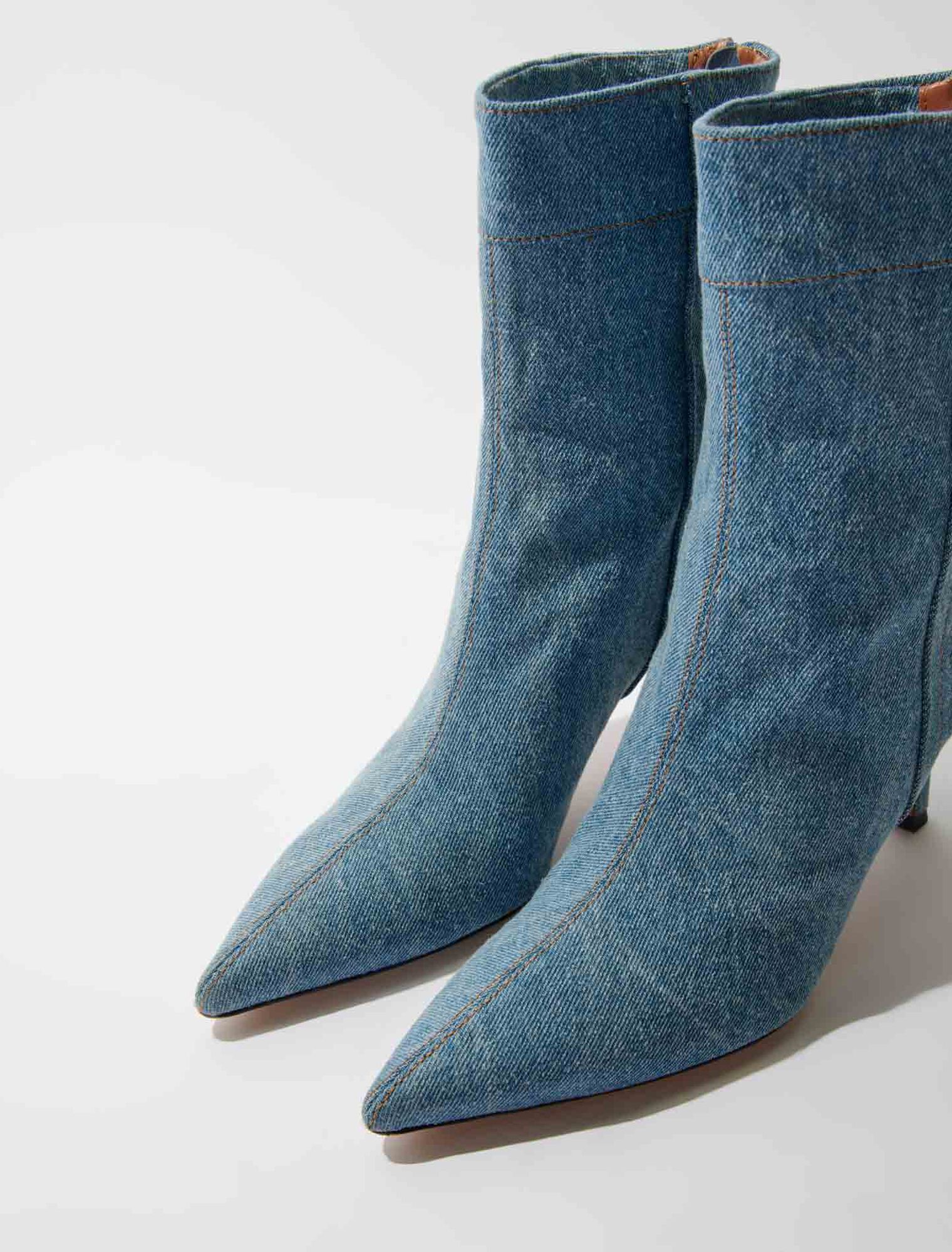 Denim boots with pointed toe