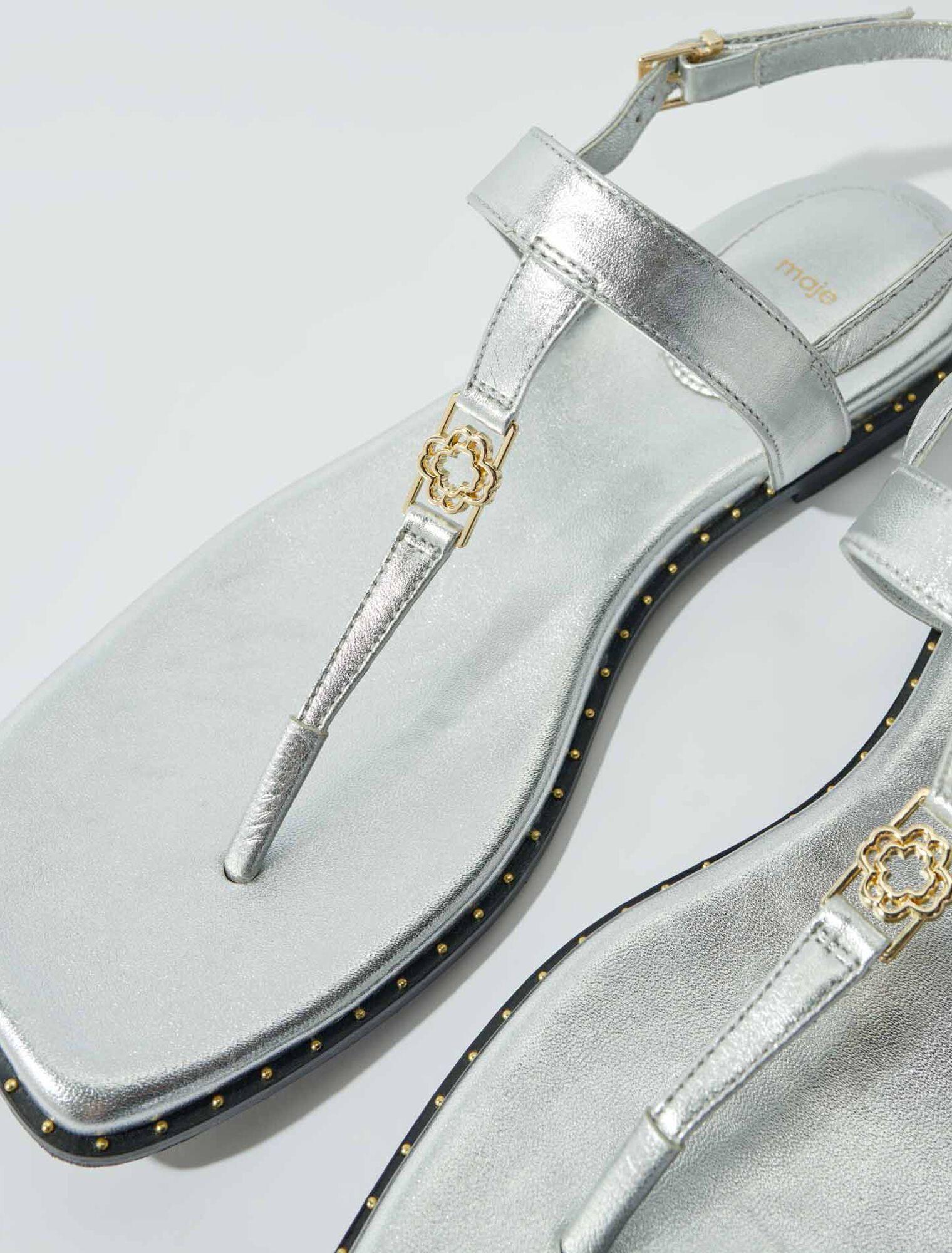 Leather sandals with silver straps