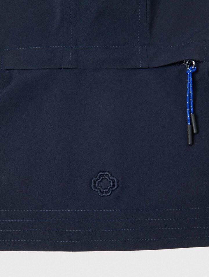 Capuche imperm&eacute;able avec cordons