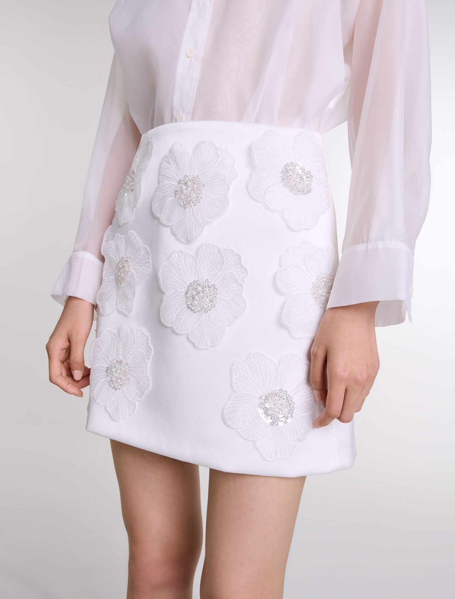 Jupe à fleurs perlées en satin
