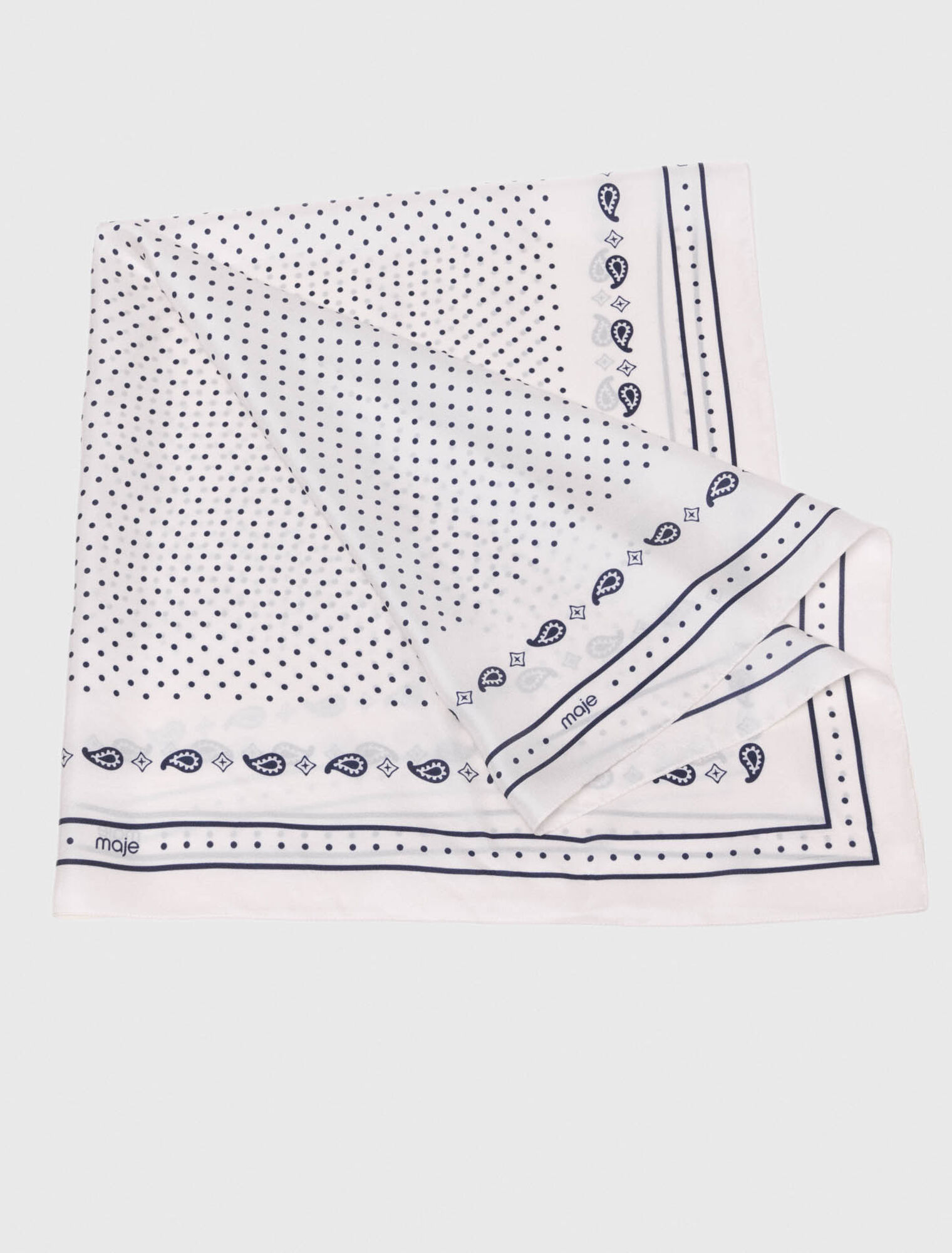 Carr&eacute; 90x90 imprim&eacute; en soie