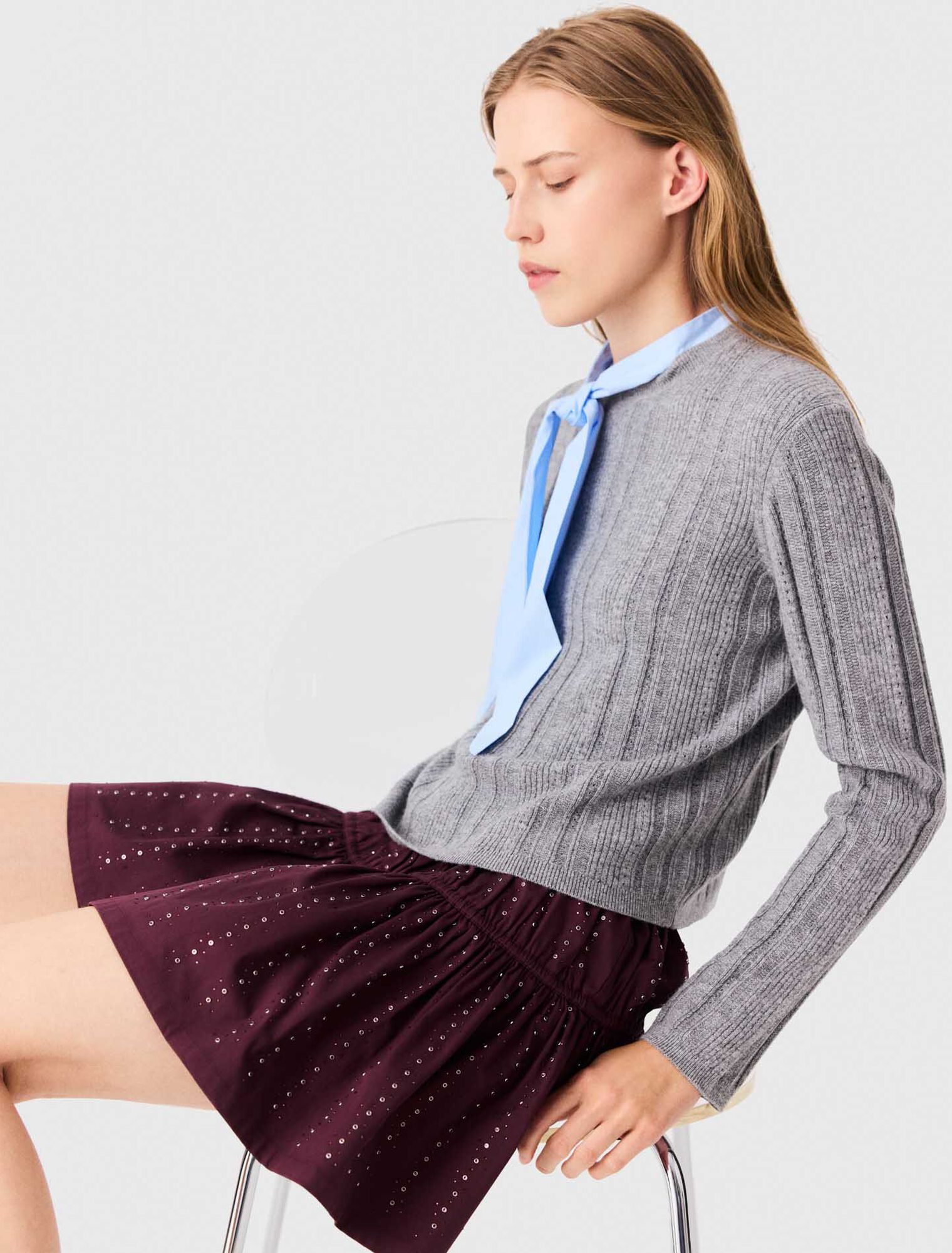 Removable poplin collar sweater