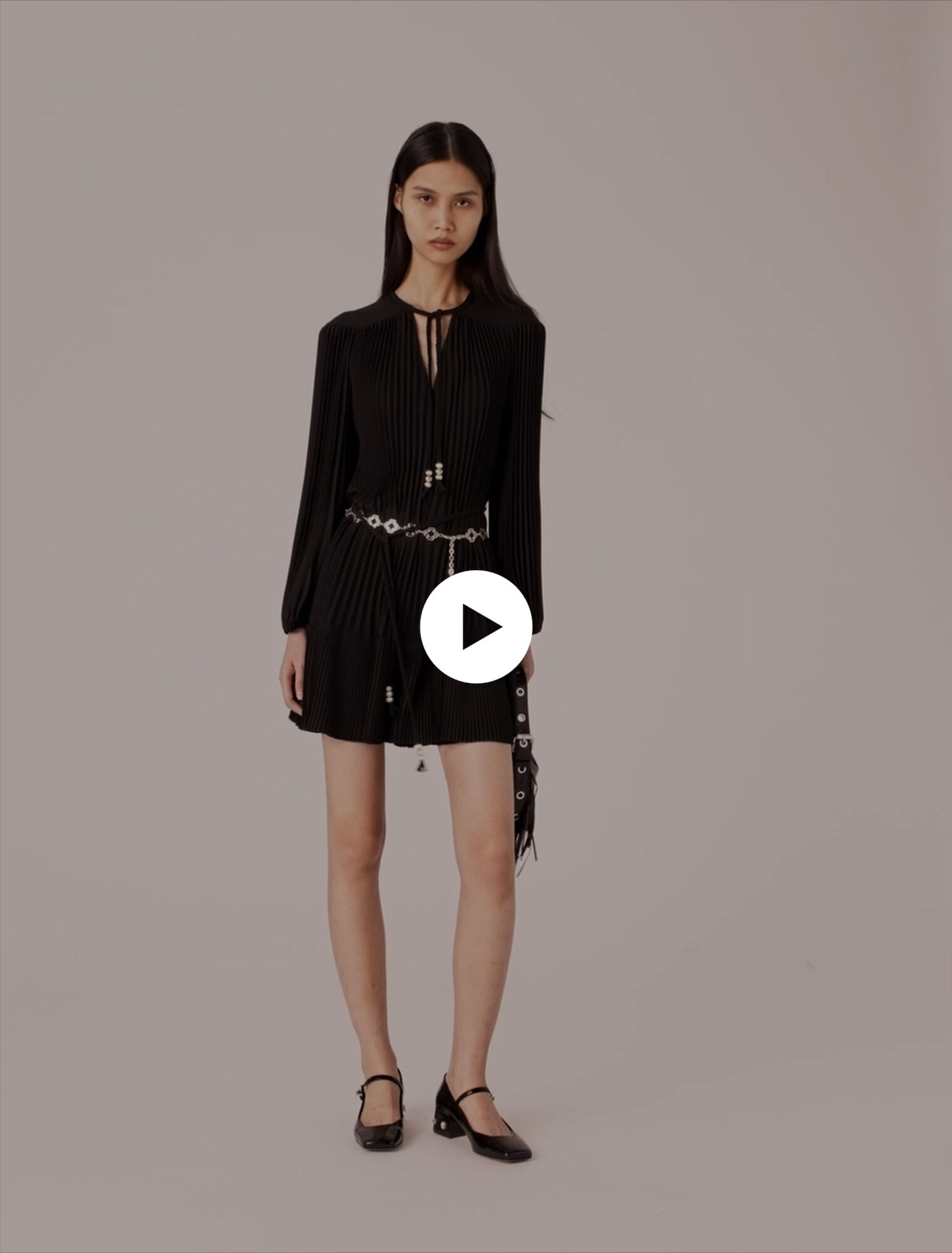 Robe courte plissée