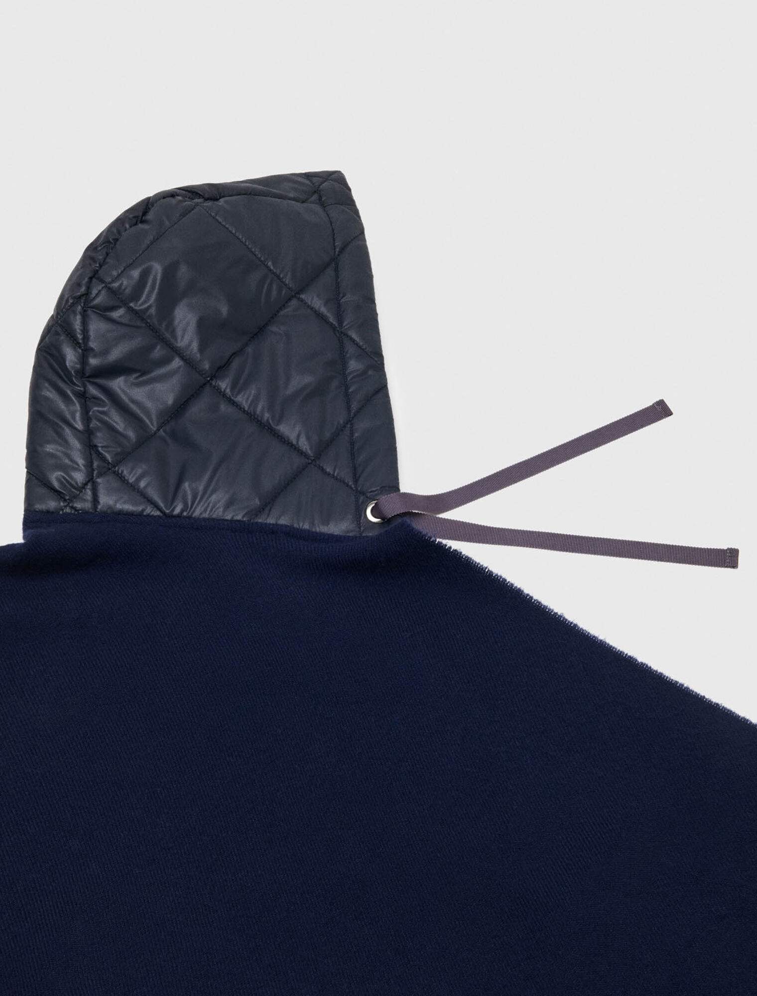 Poncho en laine à capuche